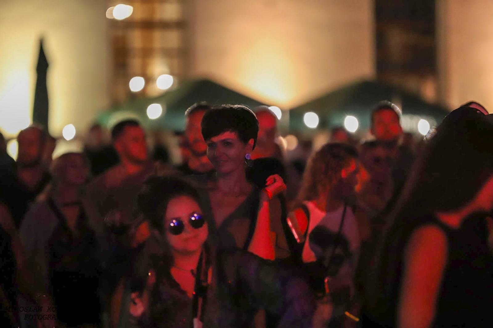 Zdjęcie w galerii na portalu naszraciborz.pl: Full Moon 2024. Tak bawiono się na zamkowym dziedzińcu wiadomości z regionu