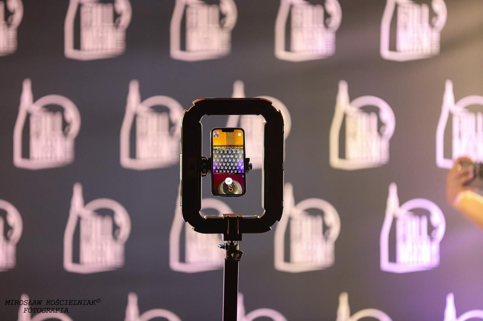 Zdjęcie w galerii na portalu naszraciborz.pl: Full Moon 2024. Tak bawiono się na zamkowym dziedzińcu wiadomości z regionu