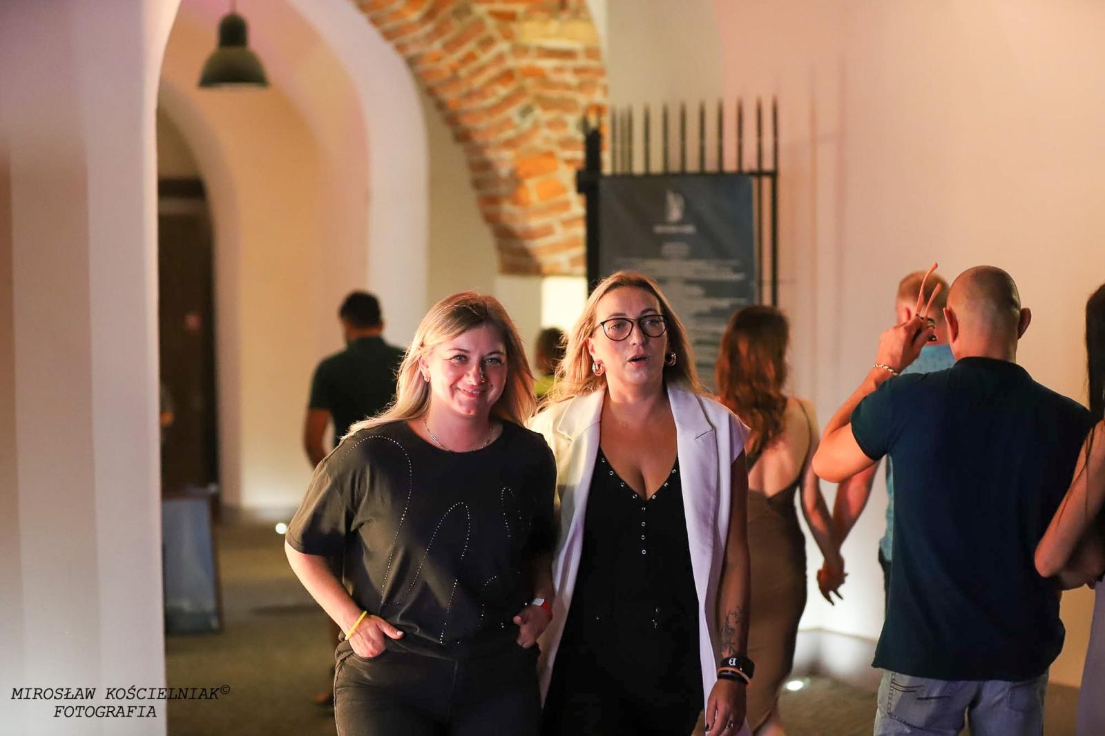 Zdjęcie w galerii na portalu naszraciborz.pl: Full Moon 2024. Tak bawiono się na zamkowym dziedzińcu wiadomości z regionu