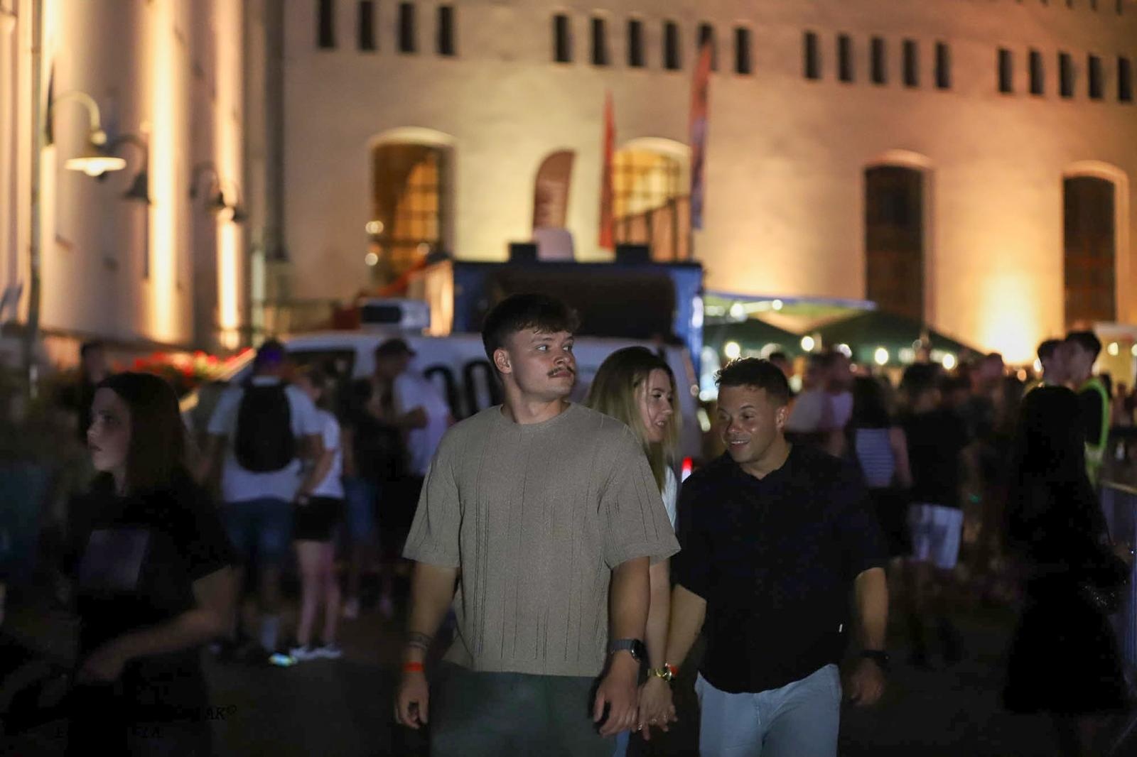 Zdjęcie w galerii na portalu naszraciborz.pl: Full Moon 2024. Tak bawiono się na zamkowym dziedzińcu wiadomości z regionu