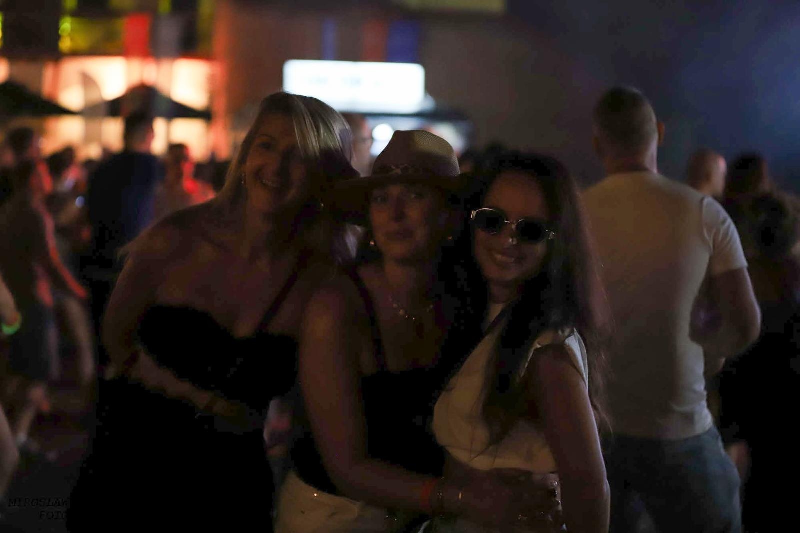 Zdjęcie w galerii na portalu naszraciborz.pl: Full Moon 2024. Tak bawiono się na zamkowym dziedzińcu wiadomości z regionu