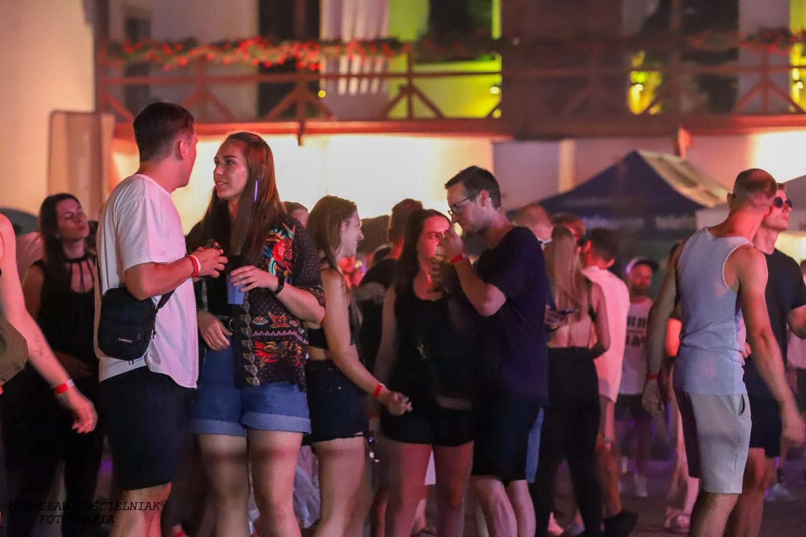 Zdjęcie w galerii na portalu naszraciborz.pl: Full Moon 2024. Tak bawiono się na zamkowym dziedzińcu wiadomości z regionu