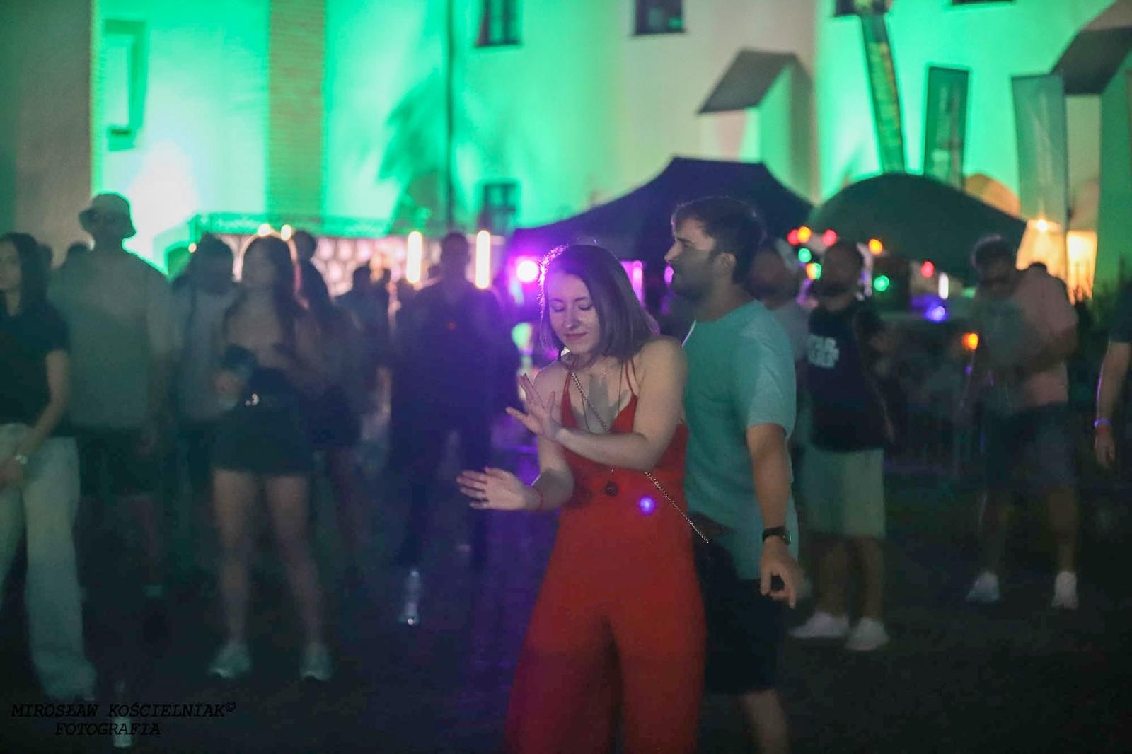 Zdjęcie w galerii na portalu naszraciborz.pl: Full Moon 2024. Tak bawiono się na zamkowym dziedzińcu wiadomości z regionu