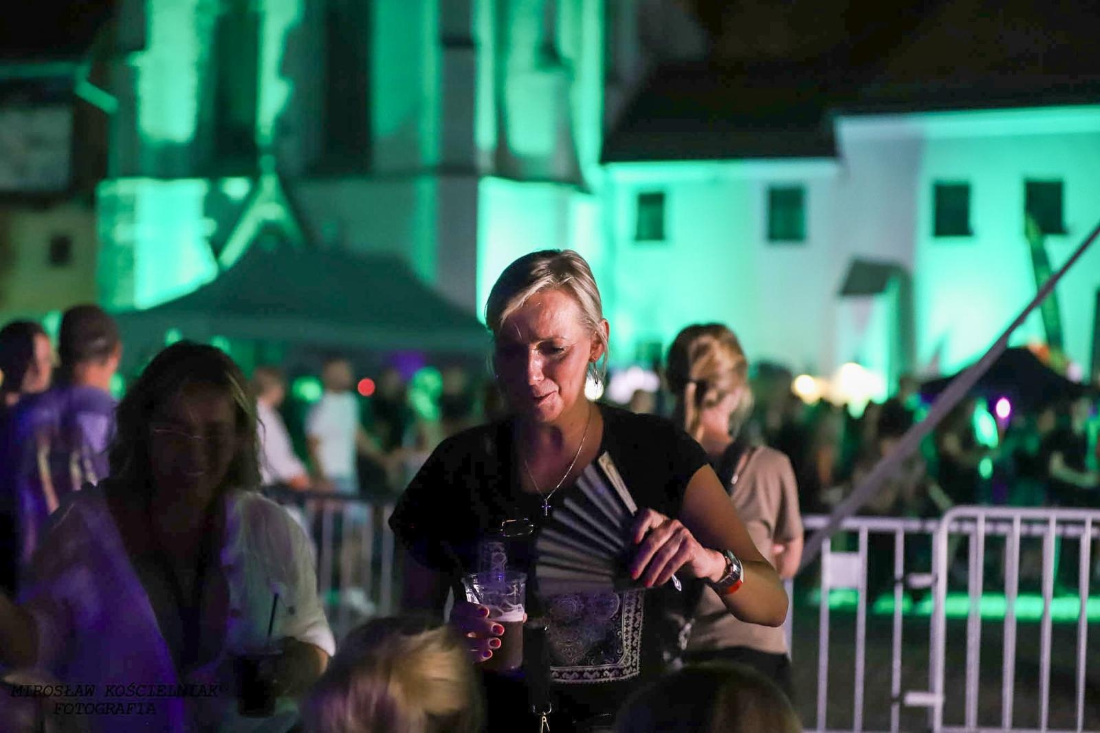 Zdjęcie w galerii na portalu naszraciborz.pl: Full Moon 2024. Tak bawiono się na zamkowym dziedzińcu wiadomości z regionu