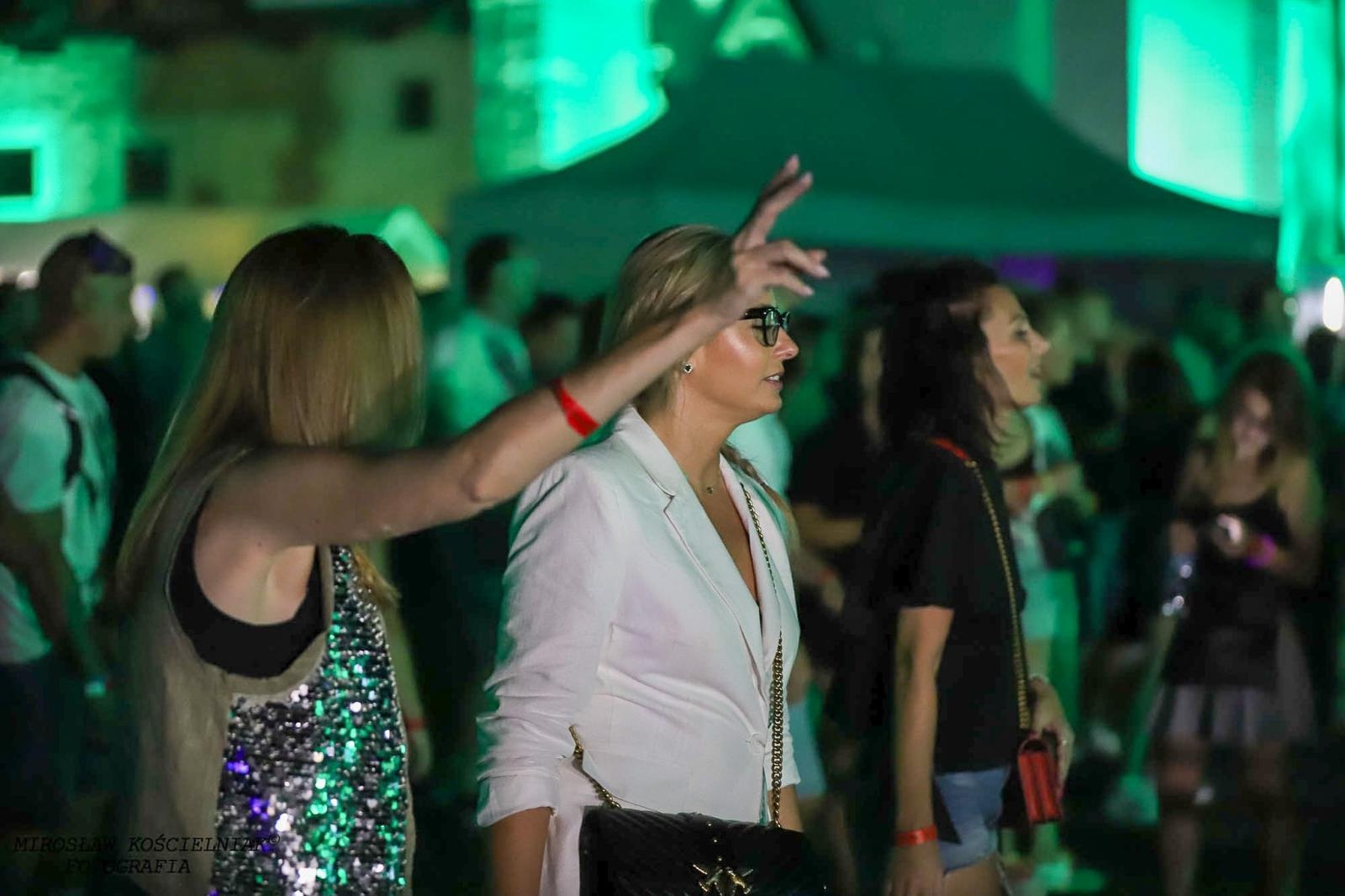 Zdjęcie w galerii na portalu naszraciborz.pl: Full Moon 2024. Tak bawiono się na zamkowym dziedzińcu wiadomości z regionu