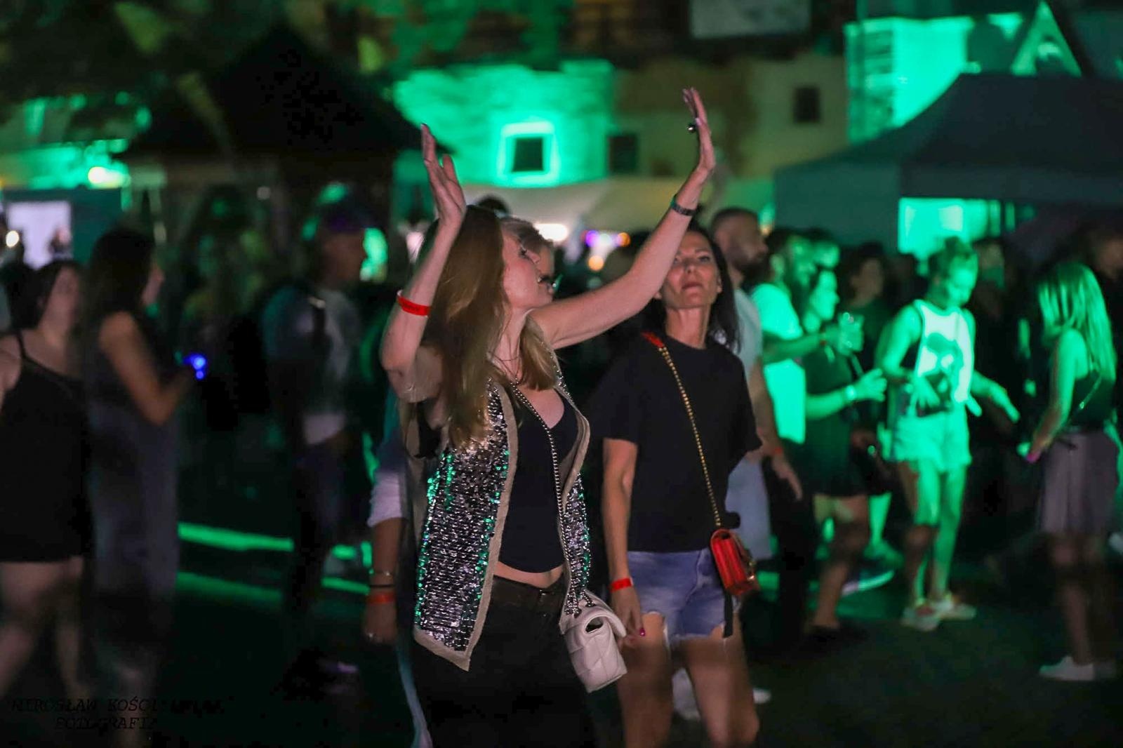 Zdjęcie w galerii na portalu naszraciborz.pl: Full Moon 2024. Tak bawiono się na zamkowym dziedzińcu wiadomości z regionu