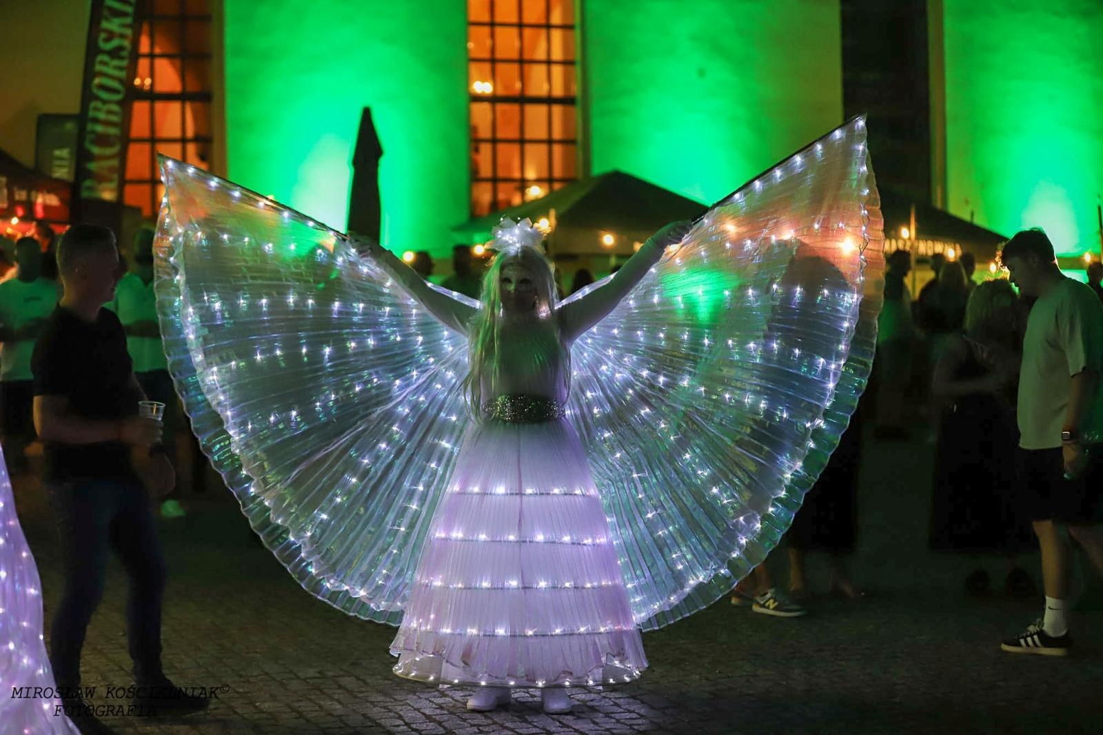 Zdjęcie w galerii na portalu naszraciborz.pl: Full Moon 2024. Tak bawiono się na zamkowym dziedzińcu wiadomości z regionu