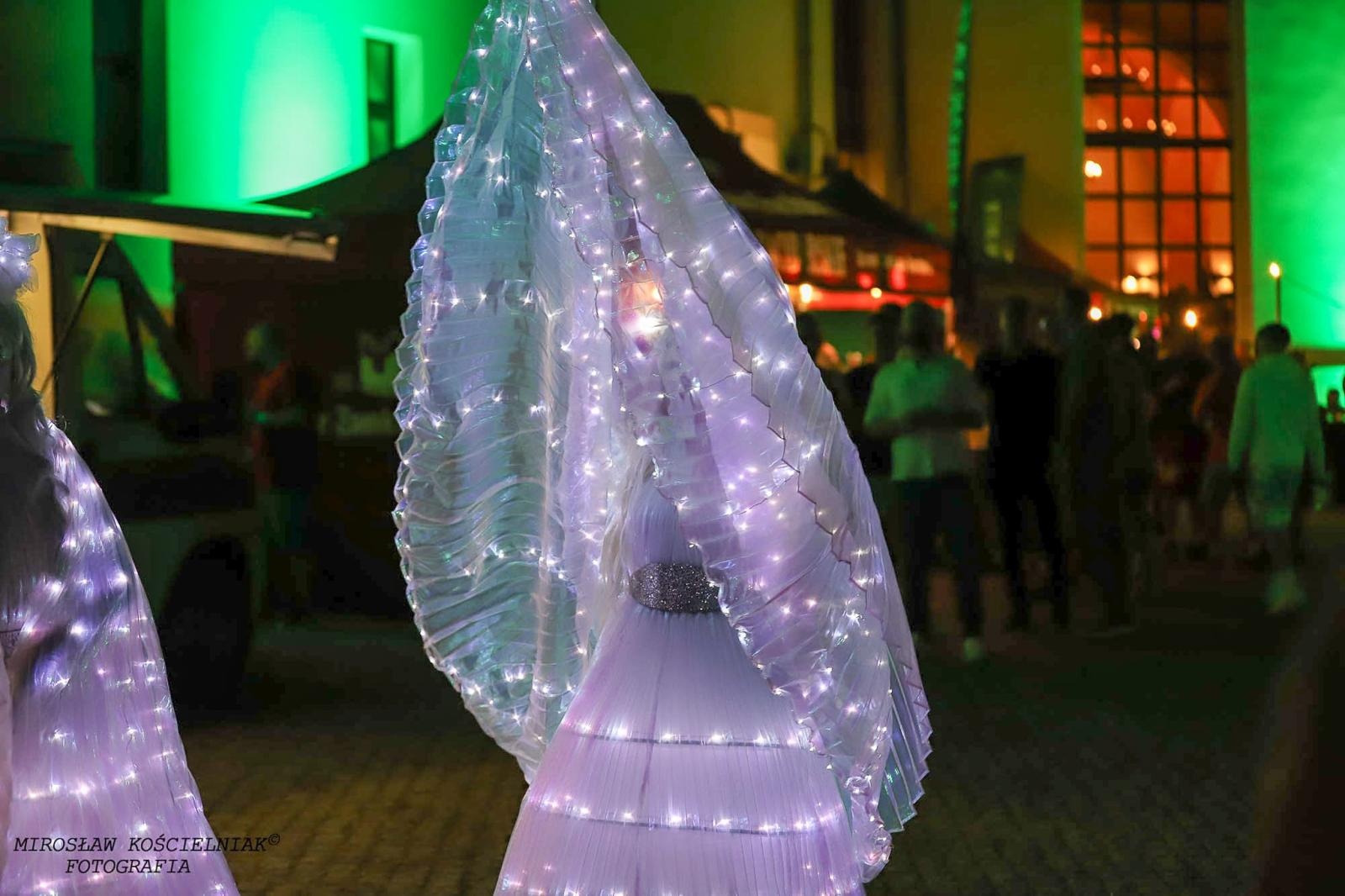 Zdjęcie w galerii na portalu naszraciborz.pl: Full Moon 2024. Tak bawiono się na zamkowym dziedzińcu wiadomości z regionu