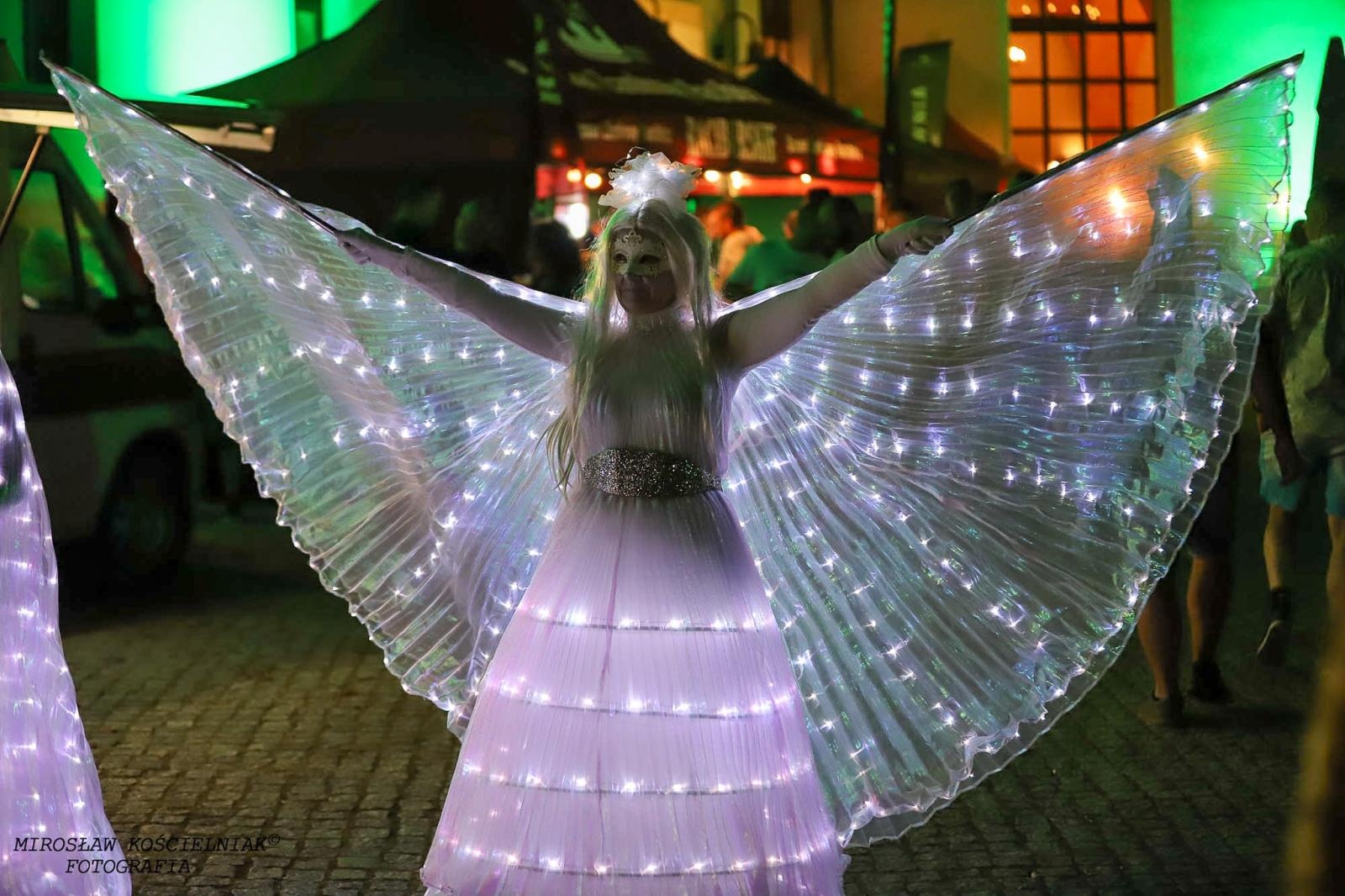 Zdjęcie w galerii na portalu naszraciborz.pl: Full Moon 2024. Tak bawiono się na zamkowym dziedzińcu wiadomości z regionu