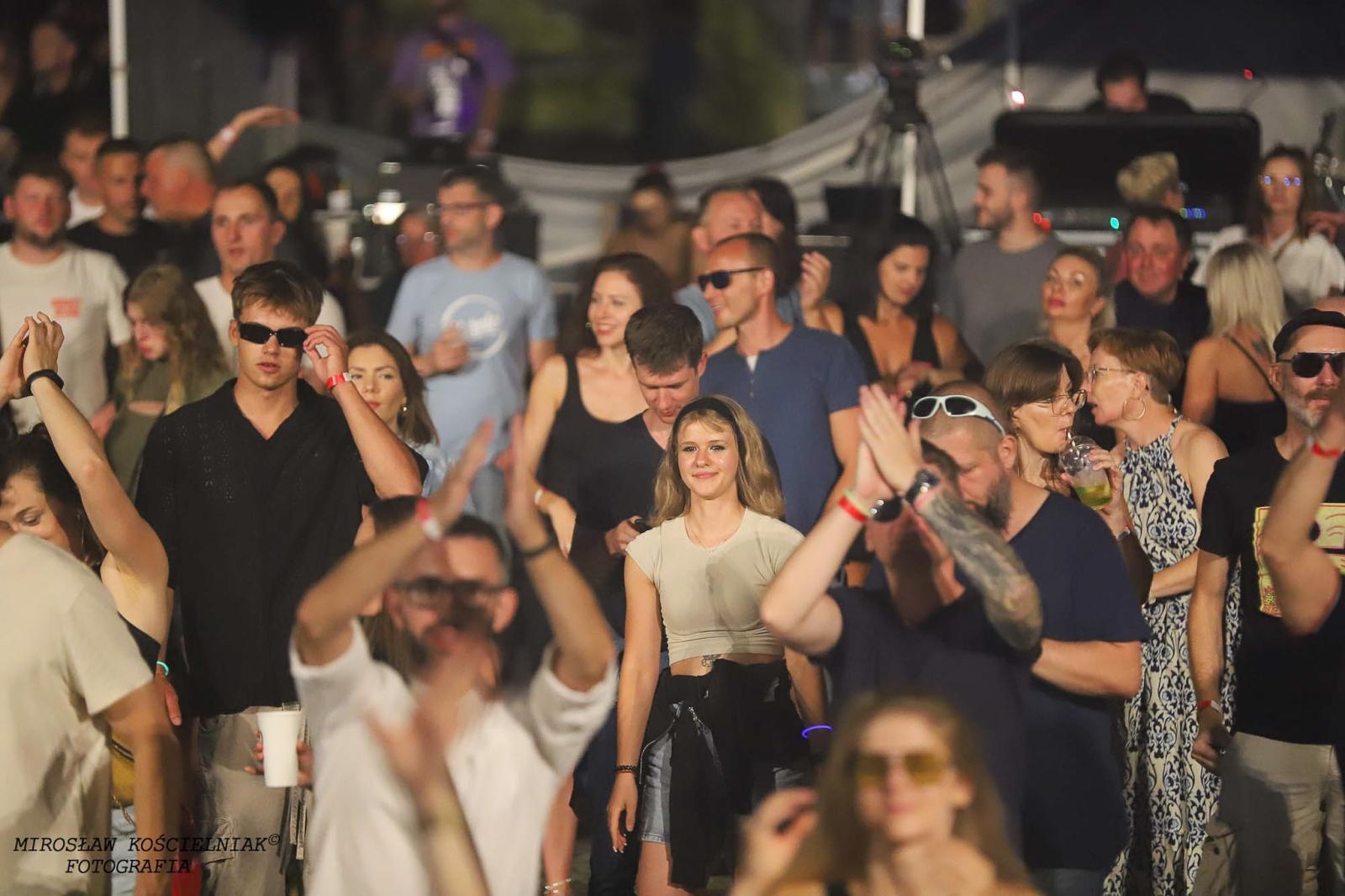 Zdjęcie w galerii na portalu naszraciborz.pl: Full Moon 2024. Tak bawiono się na zamkowym dziedzińcu wiadomości z regionu