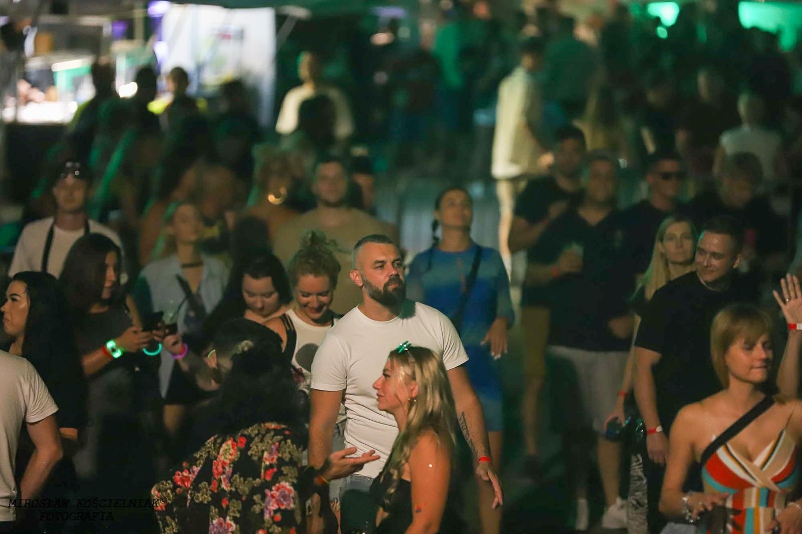 Zdjęcie w galerii na portalu naszraciborz.pl: Full Moon 2024. Tak bawiono się na zamkowym dziedzińcu wiadomości z regionu