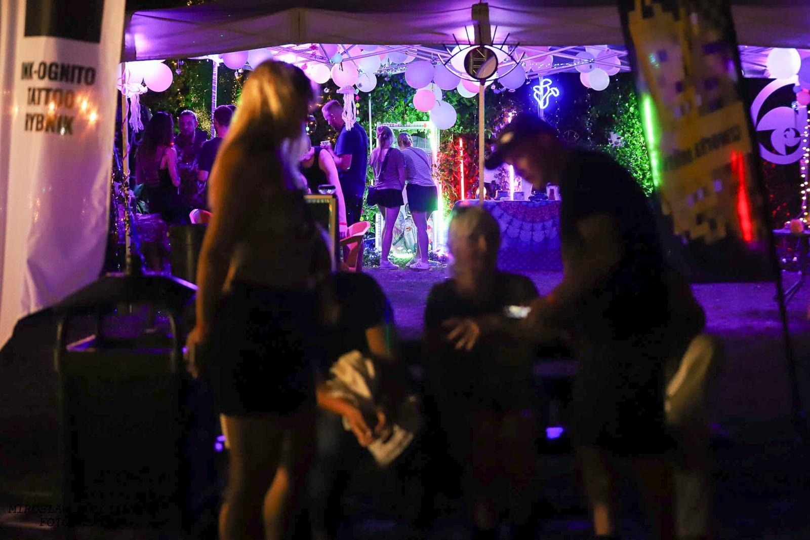 Zdjęcie w galerii na portalu naszraciborz.pl: Full Moon 2024. Tak bawiono się na zamkowym dziedzińcu wiadomości z regionu