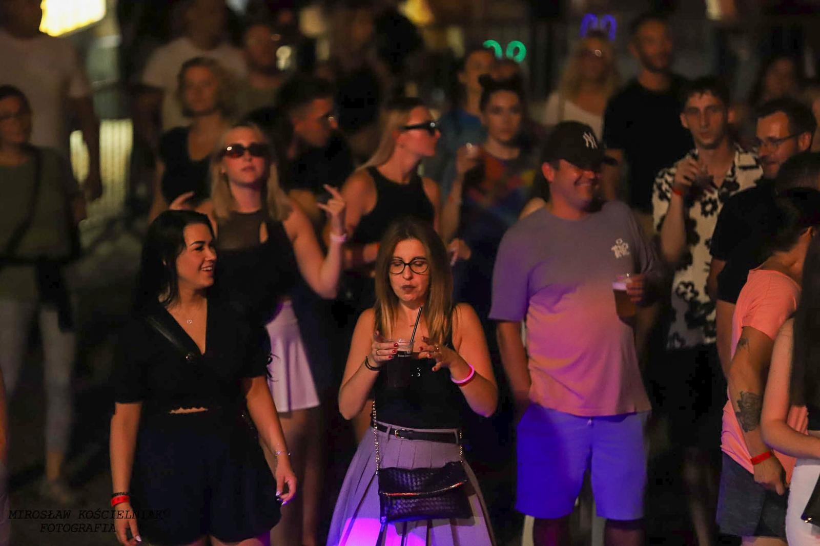 Zdjęcie w galerii na portalu naszraciborz.pl: Full Moon 2024. Tak bawiono się na zamkowym dziedzińcu wiadomości z regionu