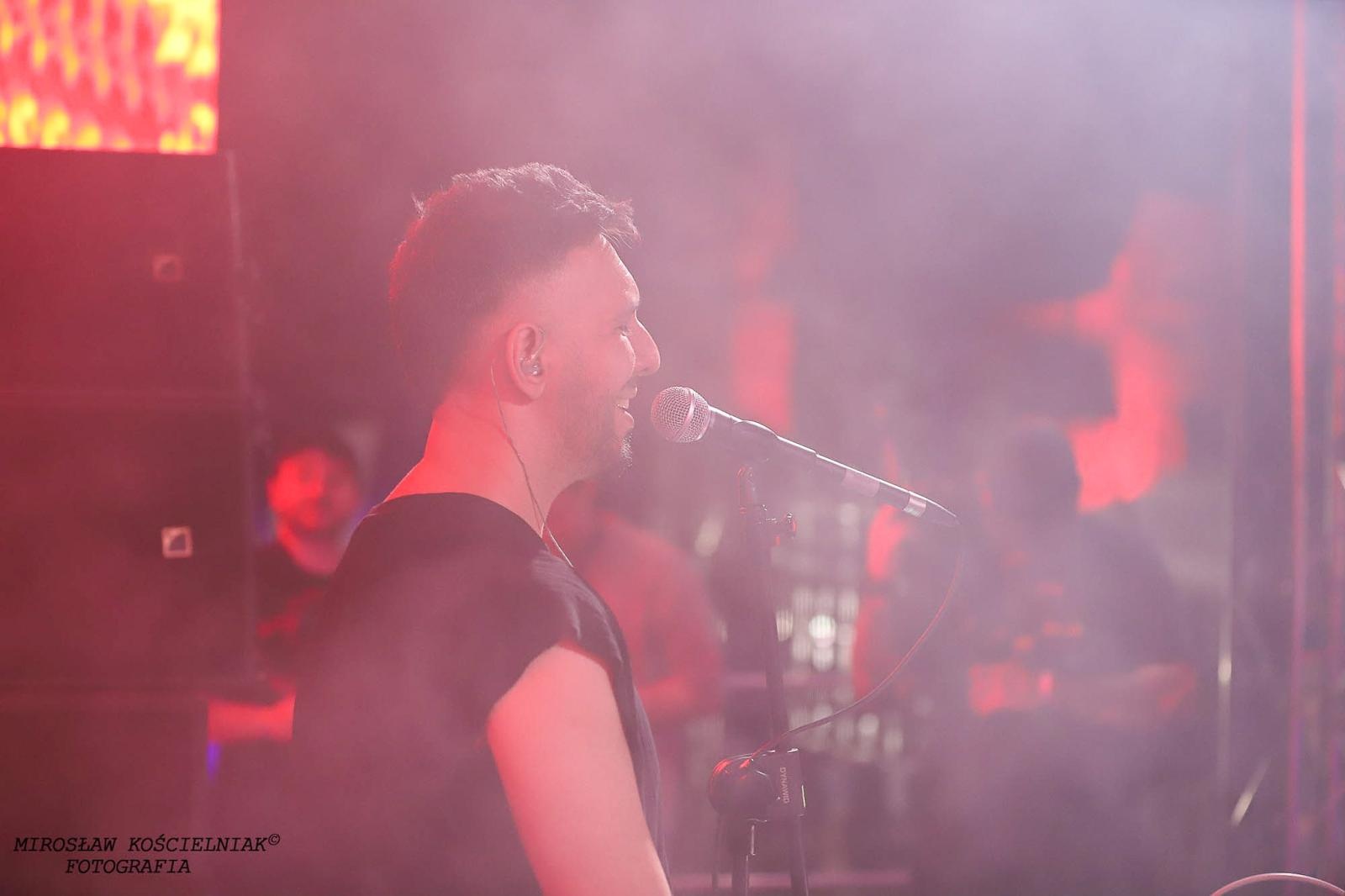 Zdjęcie w galerii na portalu naszraciborz.pl: Full Moon 2024. Tak bawiono się na zamkowym dziedzińcu wiadomości z regionu