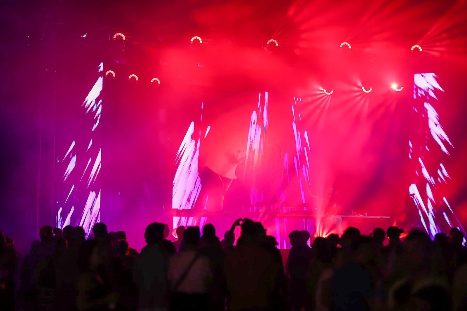 Zdjęcie w galerii na portalu naszraciborz.pl: Full Moon 2024. Tak bawiono się na zamkowym dziedzińcu wiadomości z regionu