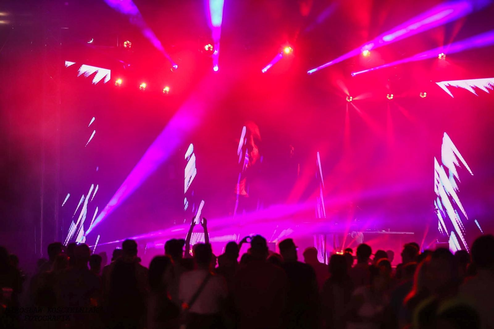 Zdjęcie w galerii na portalu naszraciborz.pl: Full Moon 2024. Tak bawiono się na zamkowym dziedzińcu wiadomości z regionu