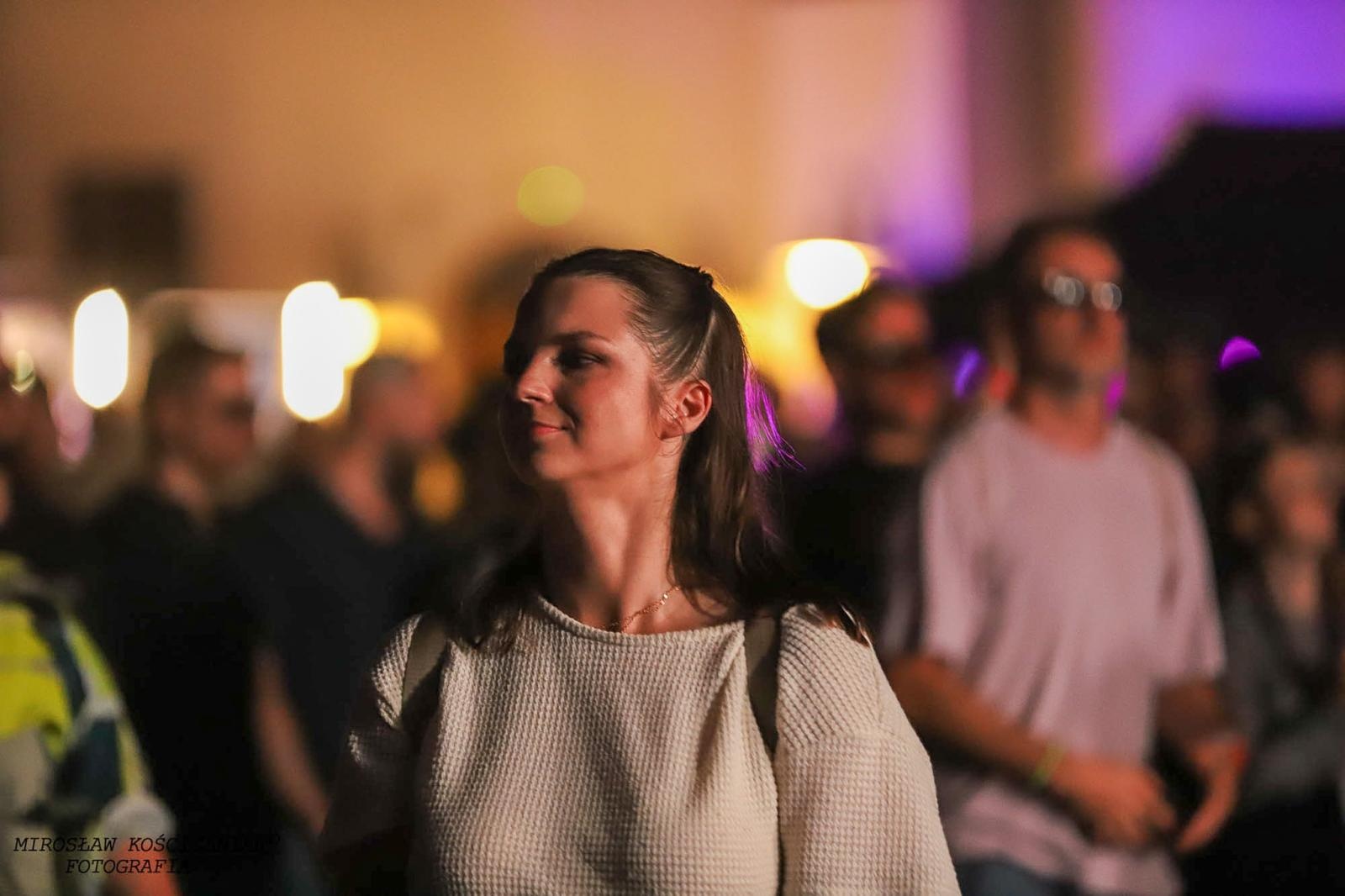 Zdjęcie w galerii na portalu naszraciborz.pl: Full Moon 2024. Tak bawiono się na zamkowym dziedzińcu wiadomości z regionu