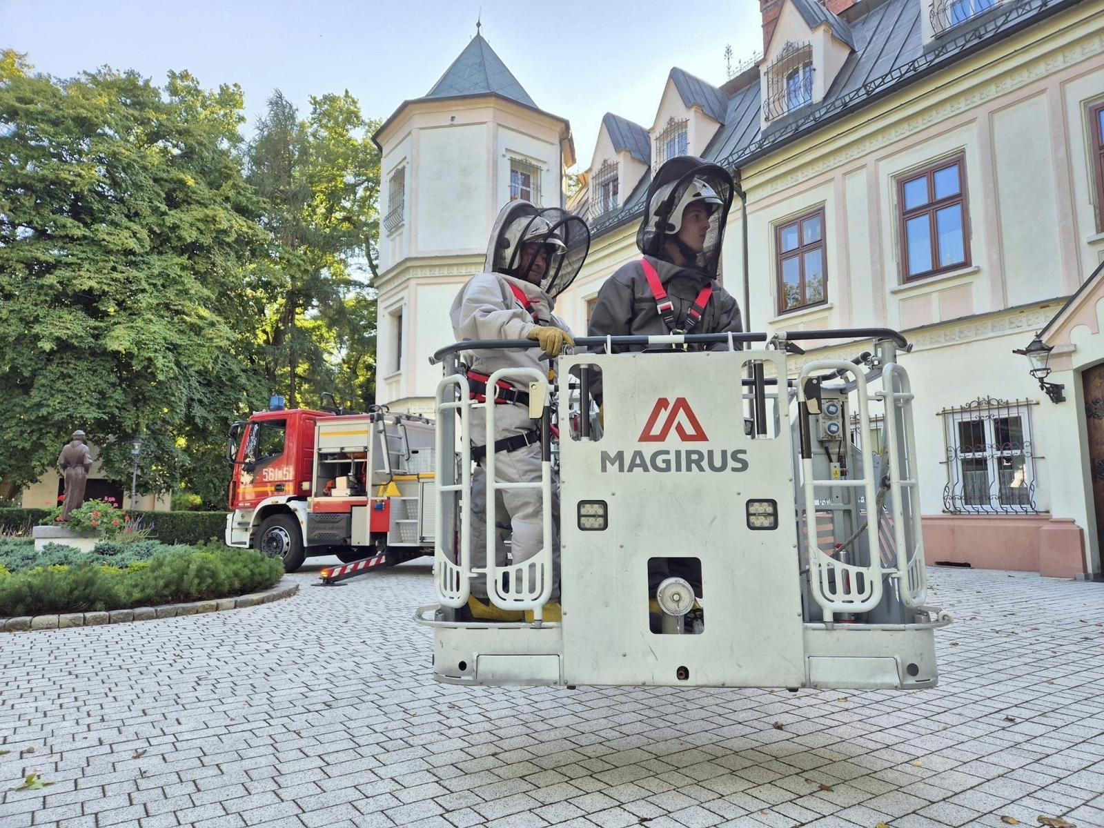 Zdjęcie w galerii na portalu naszraciborz.pl: Raport 998. Konary, owady, przewrócone ogrodzenie. Niedziela strażaków [FOTO] wiadomości z regionu