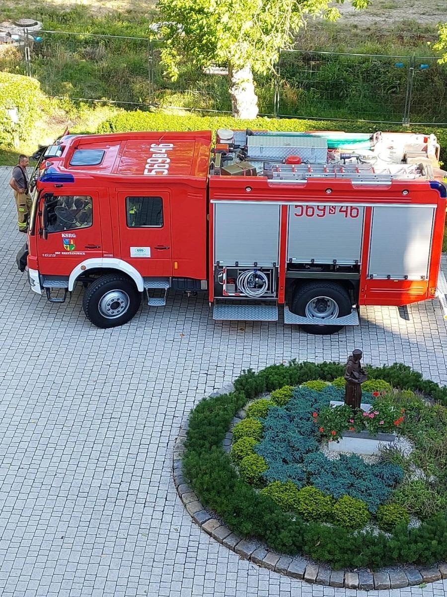 Zdjęcie w galerii na portalu naszraciborz.pl: Raport 998. Konary, owady, przewrócone ogrodzenie. Niedziela strażaków [FOTO] wiadomości z regionu