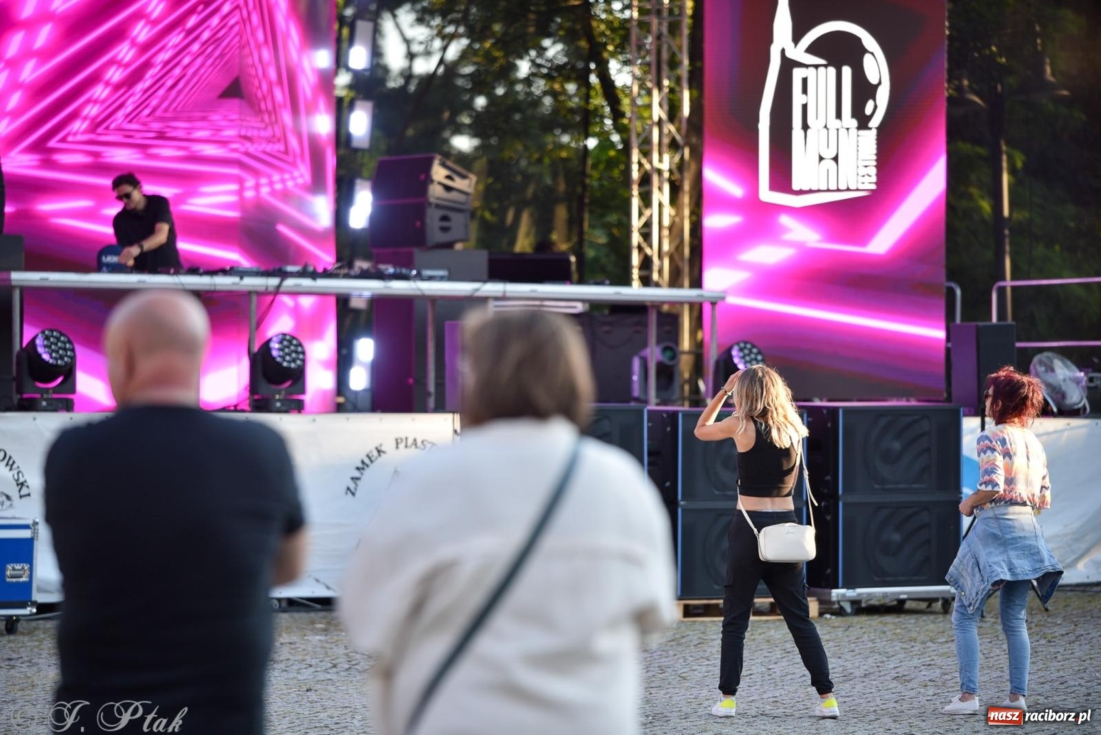 Zdjęcie w galerii na portalu naszraciborz.pl: Full Moon na Zamku Piastowskim w Raciborzu - dzień trzeci wiadomości z regionu