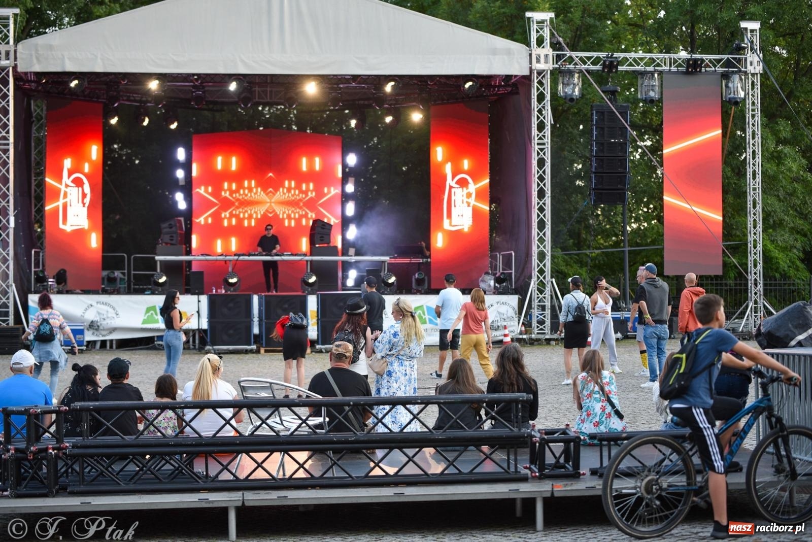 Zdjęcie w galerii na portalu naszraciborz.pl: Full Moon na Zamku Piastowskim w Raciborzu - dzień trzeci wiadomości z regionu