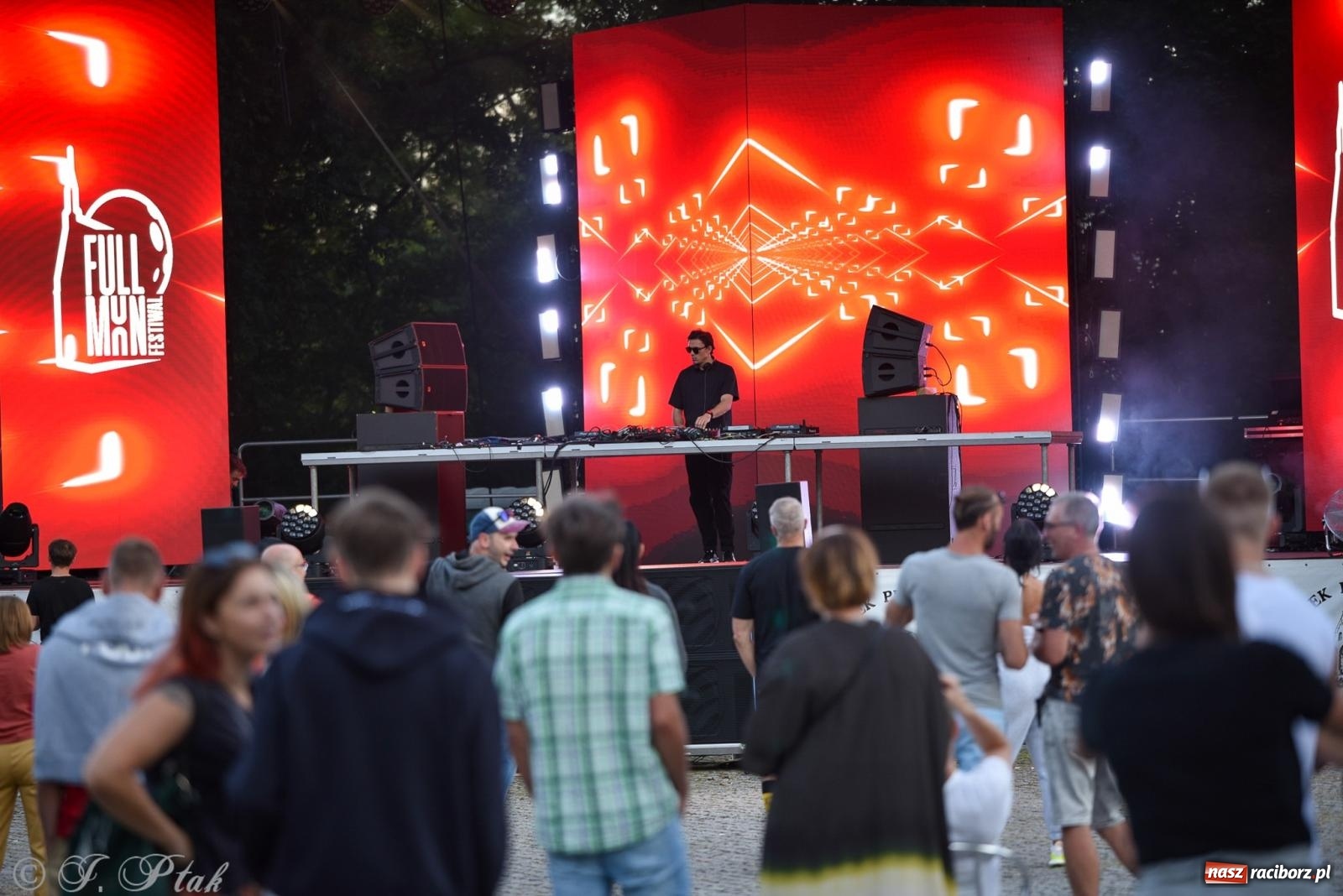 Zdjęcie w galerii na portalu naszraciborz.pl: Full Moon na Zamku Piastowskim w Raciborzu - dzień trzeci wiadomości z regionu