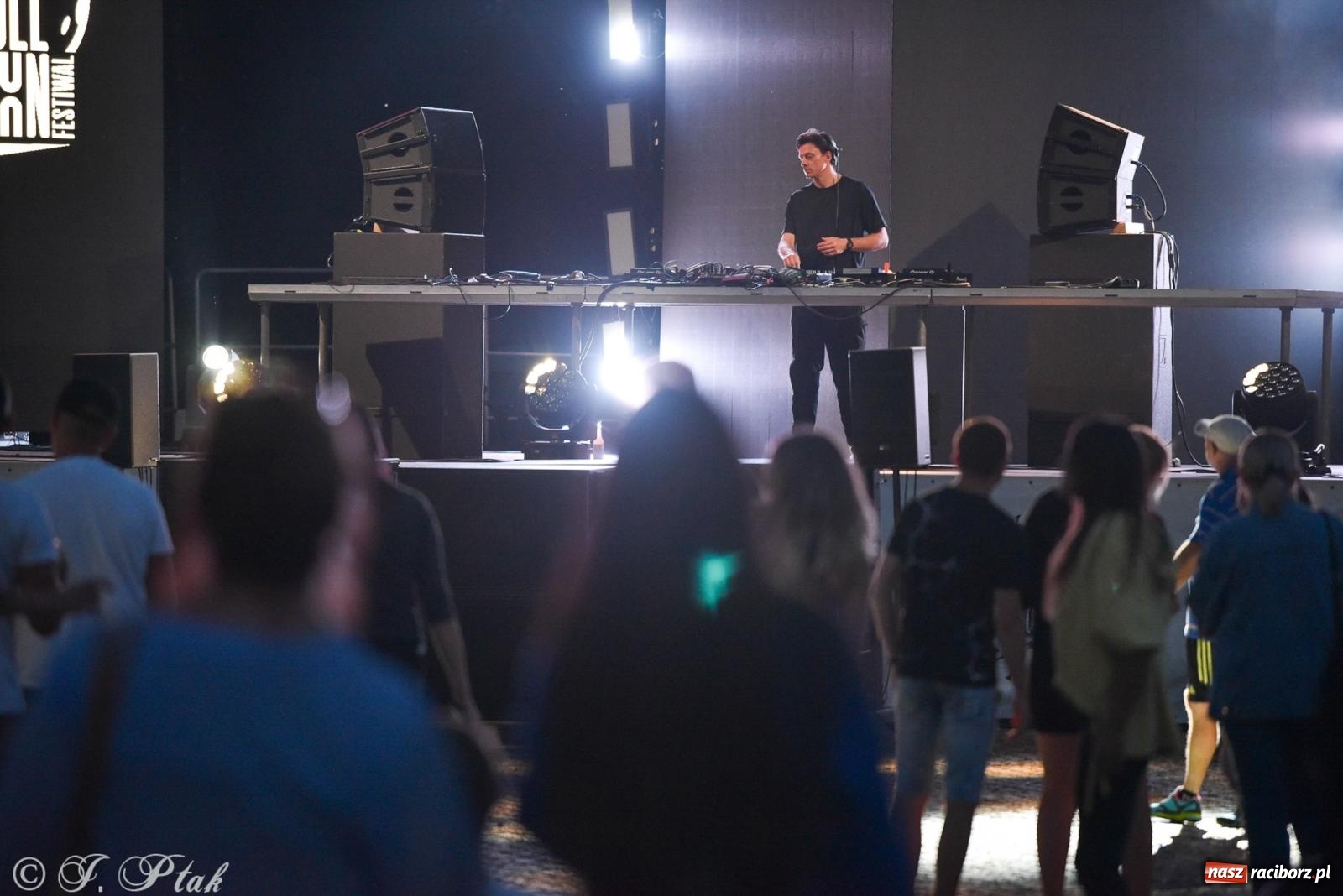 Zdjęcie w galerii na portalu naszraciborz.pl: Full Moon na Zamku Piastowskim w Raciborzu - dzień trzeci wiadomości z regionu