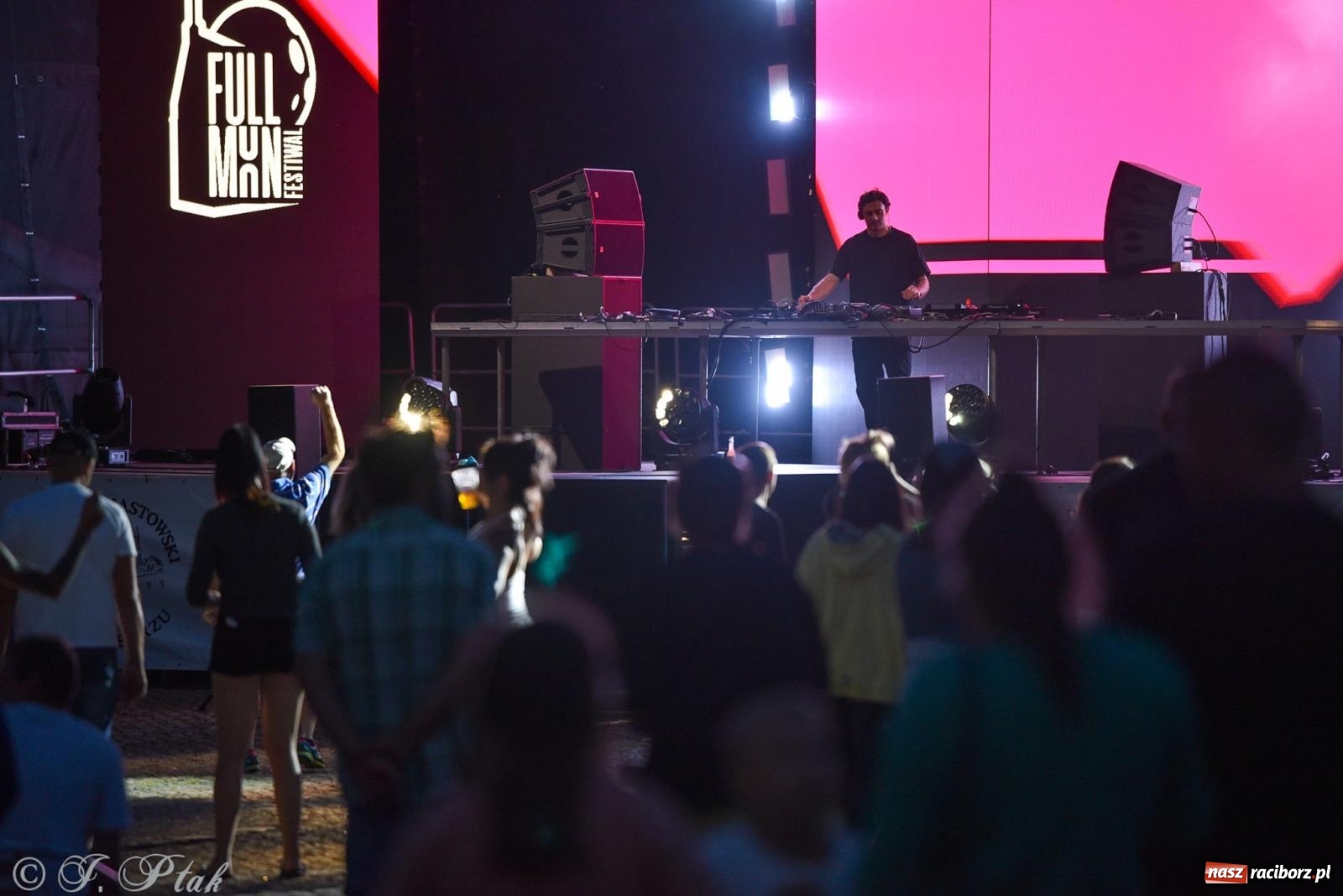 Zdjęcie w galerii na portalu naszraciborz.pl: Full Moon na Zamku Piastowskim w Raciborzu - dzień trzeci wiadomości z regionu