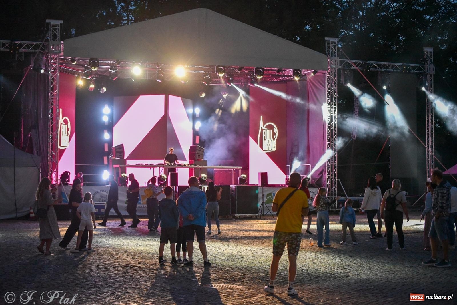 Zdjęcie w galerii na portalu naszraciborz.pl: Full Moon na Zamku Piastowskim w Raciborzu - dzień trzeci wiadomości z regionu