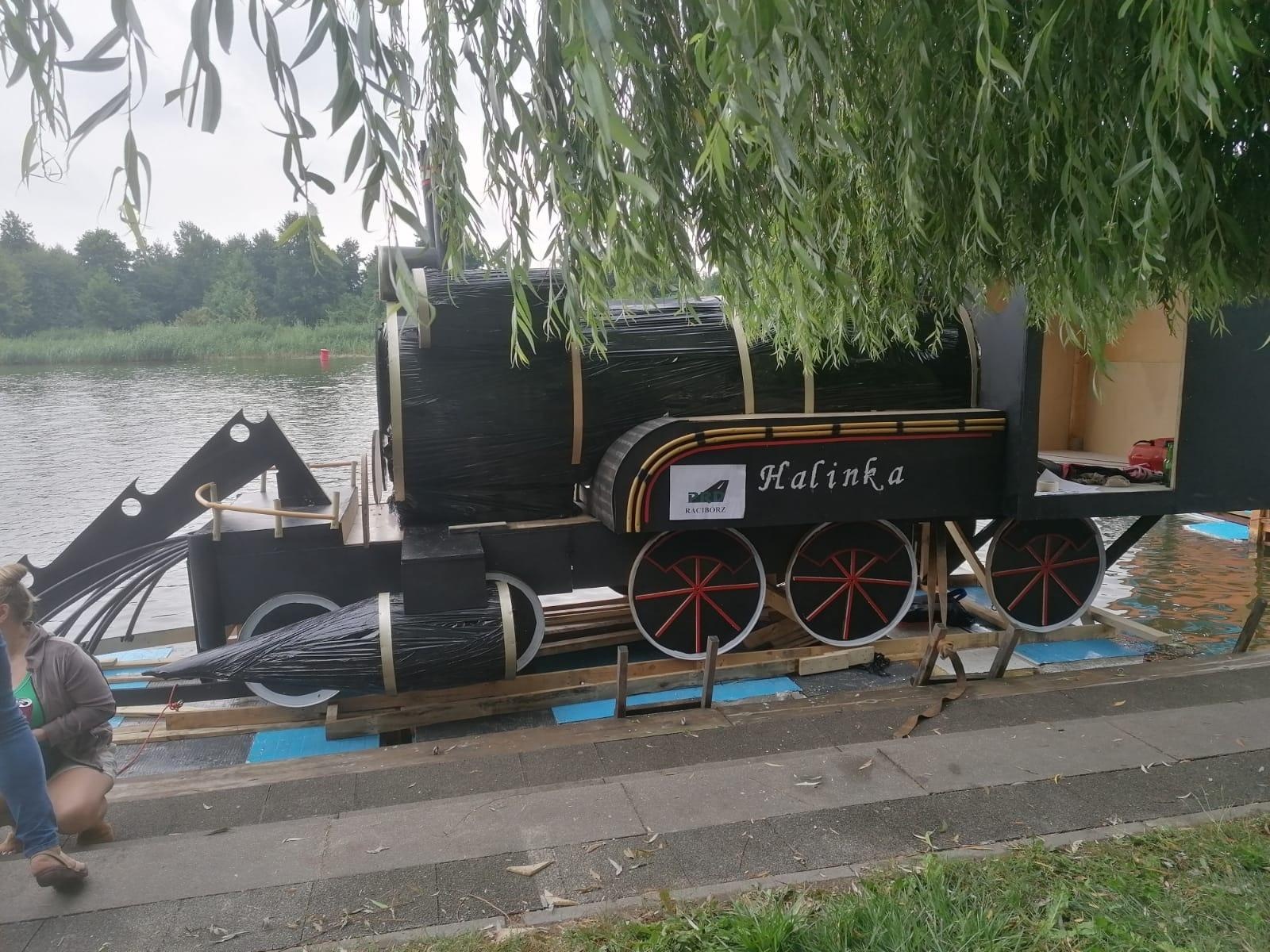 Zdjęcie w galerii na portalu naszraciborz.pl: Raciborskie ekipy zdominowały Mistrzostwa Polski w Pływaniu na Byle Czym wiadomości z regionu