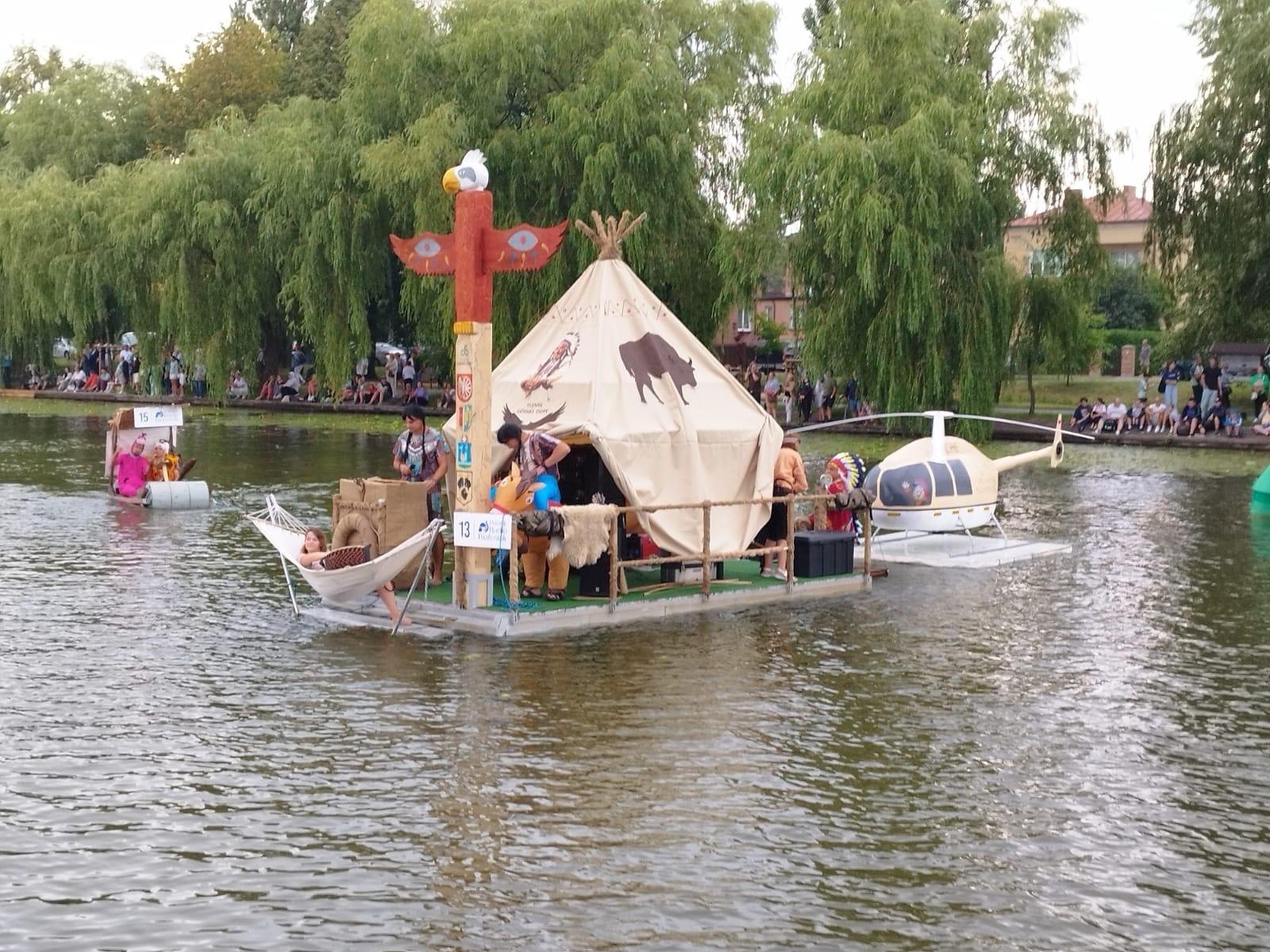 Zdjęcie w galerii na portalu naszraciborz.pl: Raciborskie ekipy zdominowały Mistrzostwa Polski w Pływaniu na Byle Czym wiadomości z regionu