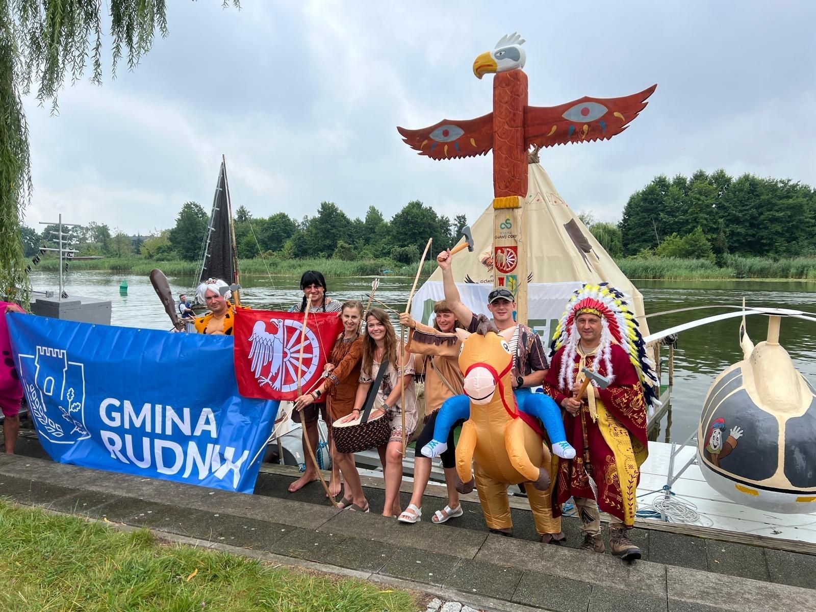 Zdjęcie w galerii na portalu naszraciborz.pl: Raciborskie ekipy zdominowały Mistrzostwa Polski w Pływaniu na Byle Czym wiadomości z regionu