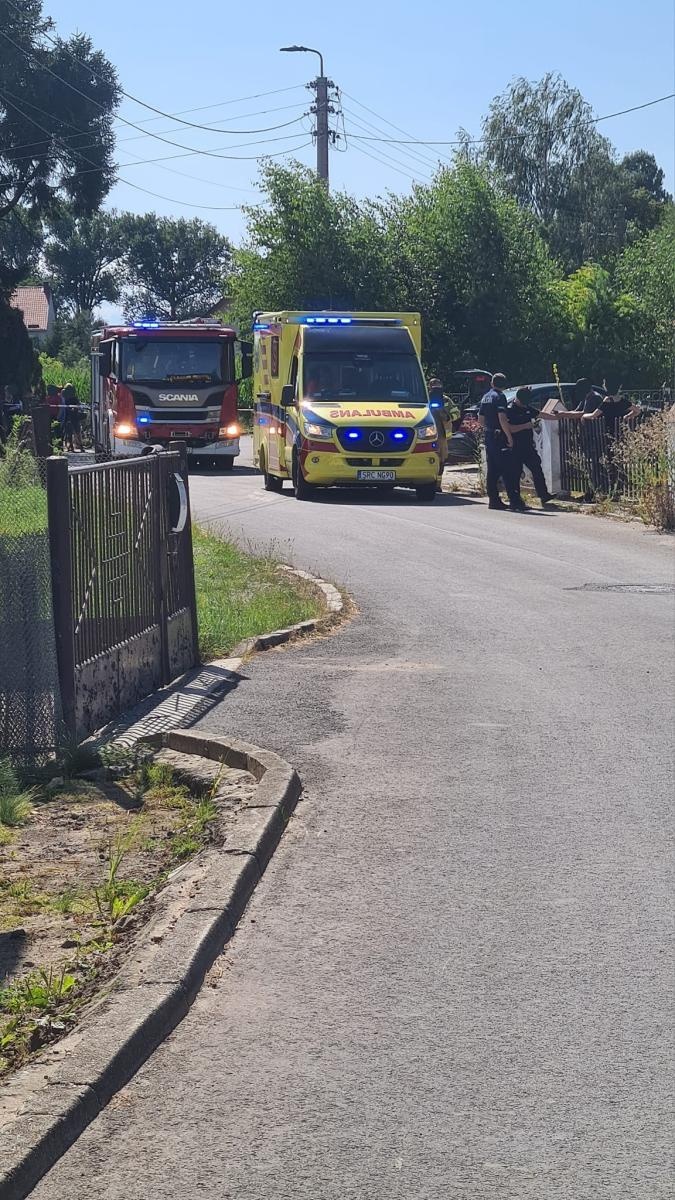 Zdjęcie w galerii na portalu naszraciborz.pl: Śmigłowiec LPR w Krzanowicach. Wypadek starszego mężczyzny wiadomości z regionu
