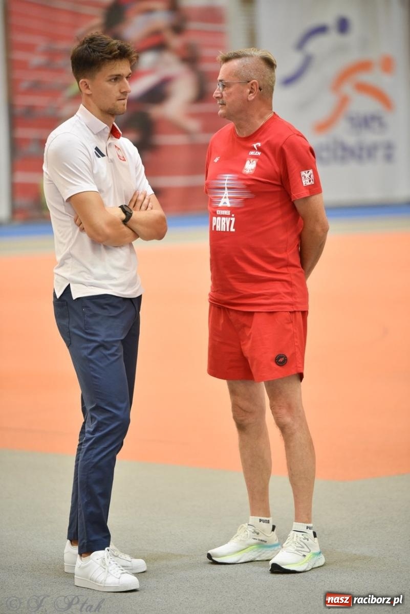 Zdjęcie w galerii na portalu naszraciborz.pl: W ZSOMS pożegnano raciborskich olimpijczyków. Mocno trzymamy kciuki! wiadomości z regionu