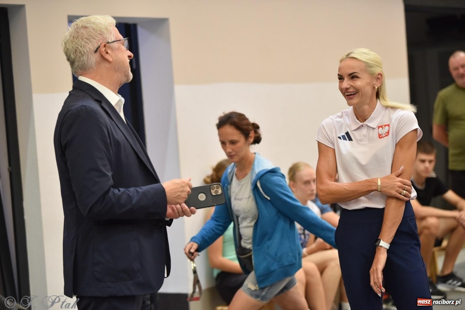 Zdjęcie w galerii na portalu naszraciborz.pl: W ZSOMS pożegnano raciborskich olimpijczyków. Mocno trzymamy kciuki! wiadomości z regionu