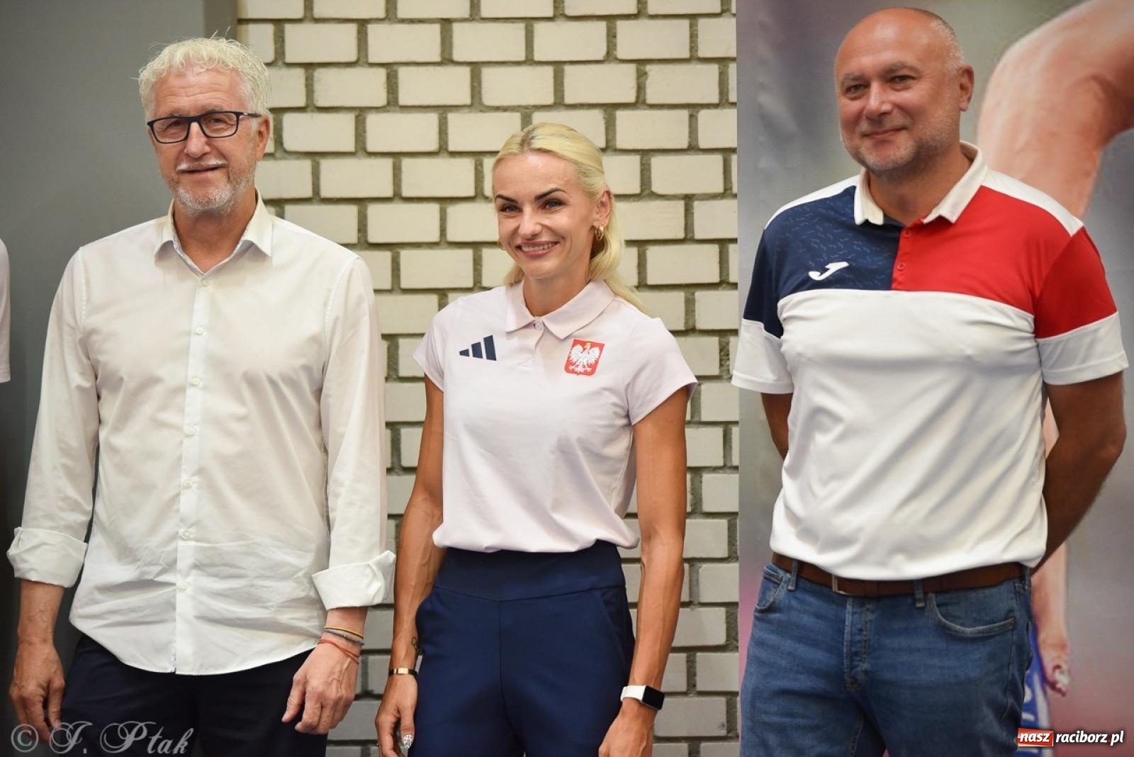 Zdjęcie w galerii na portalu naszraciborz.pl: W ZSOMS pożegnano raciborskich olimpijczyków. Mocno trzymamy kciuki! wiadomości z regionu