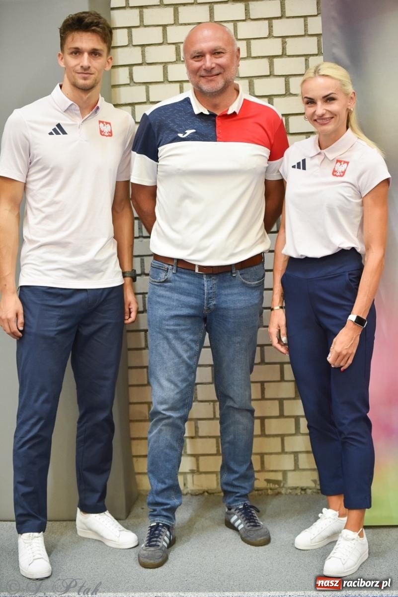 Zdjęcie w galerii na portalu naszraciborz.pl: W ZSOMS pożegnano raciborskich olimpijczyków. Mocno trzymamy kciuki! wiadomości z regionu