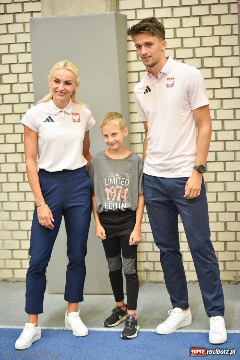 Zdjęcie w galerii na portalu naszraciborz.pl: W ZSOMS pożegnano raciborskich olimpijczyków. Mocno trzymamy kciuki! wiadomości z regionu