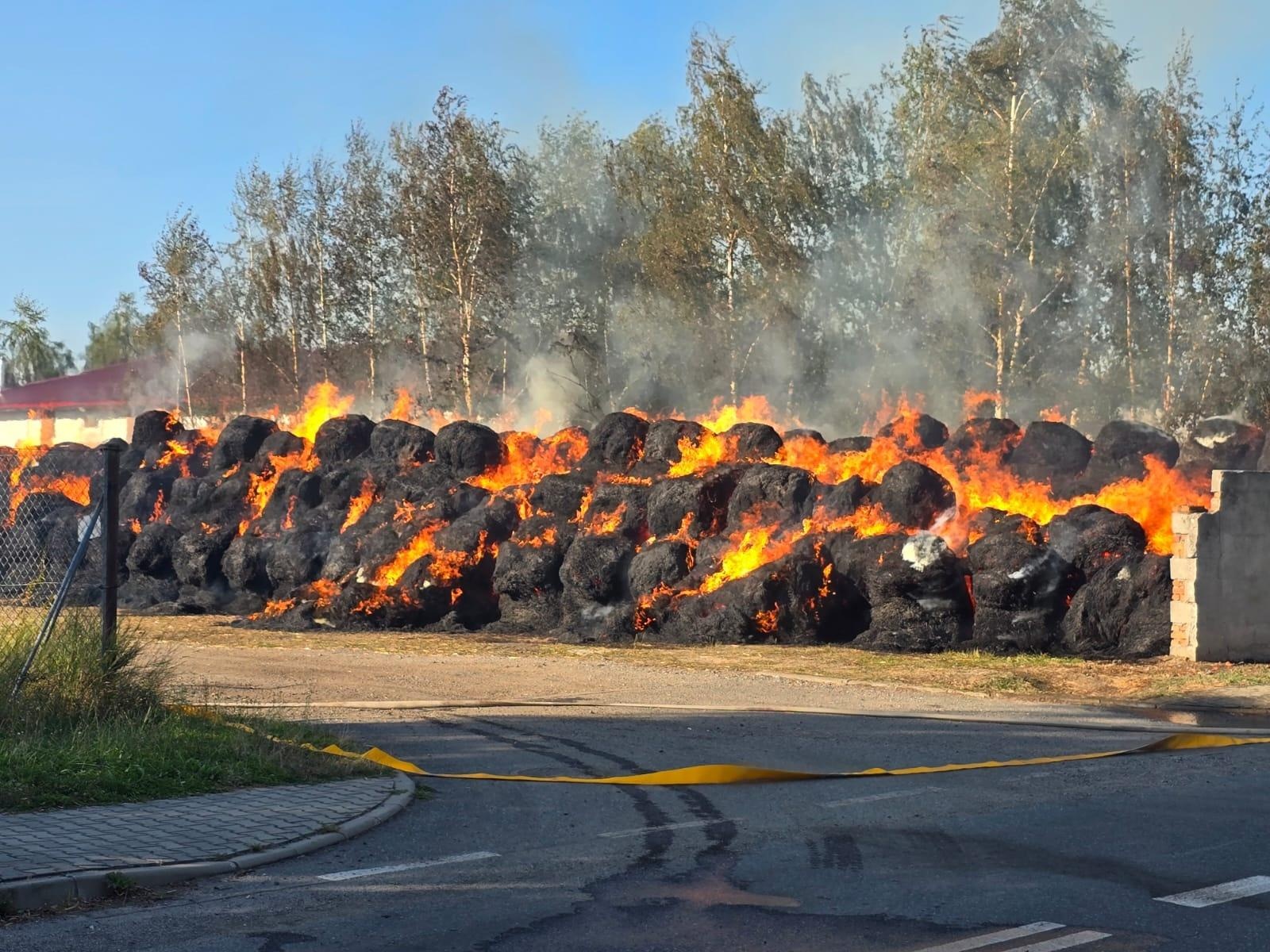 Zdjęcie w galerii na portalu naszraciborz.pl: Ogromny pożar przy Dworcowej w Krzyżanowicach [FOTO i WIDEO] wiadomości z regionu