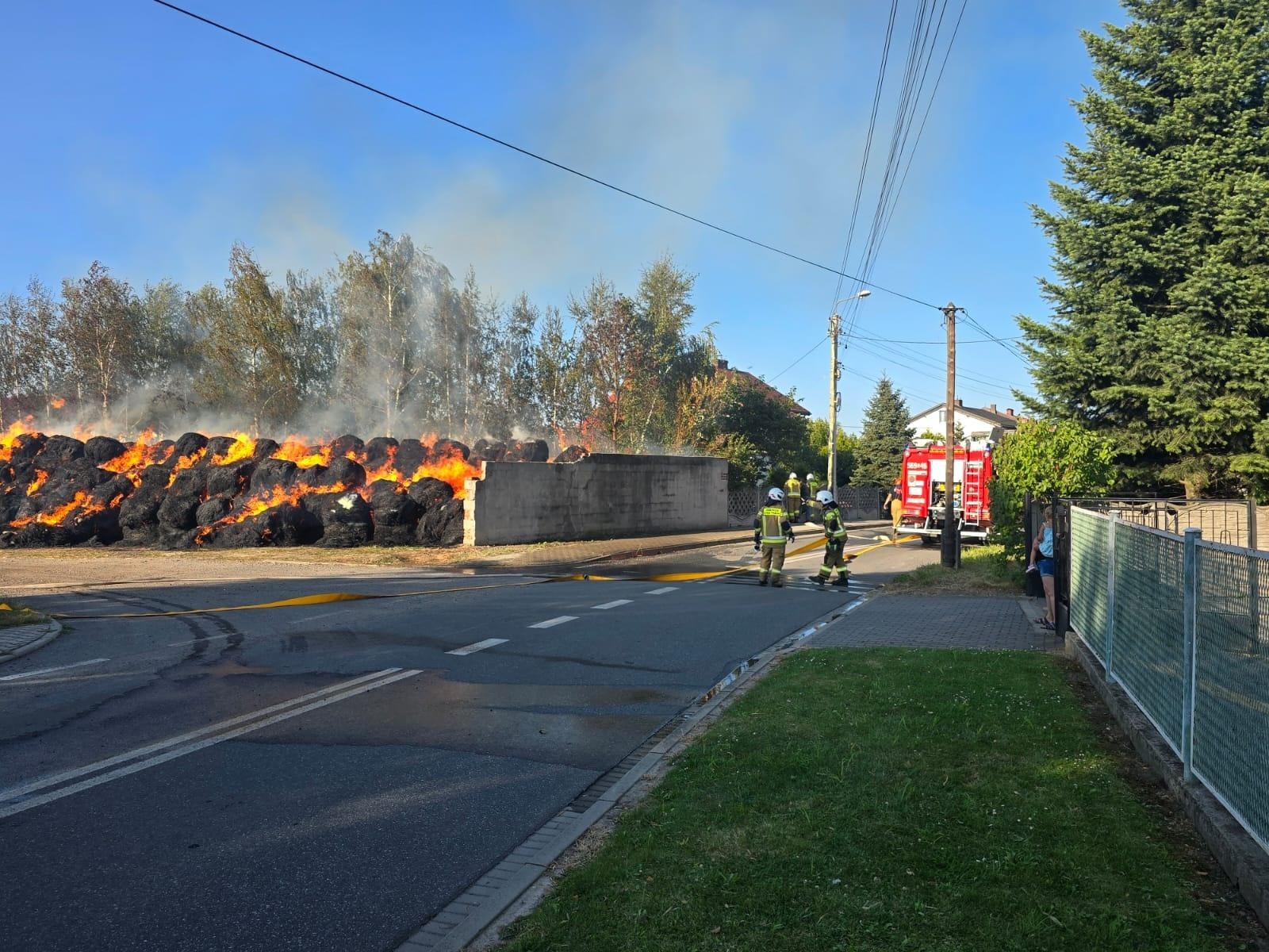Zdjęcie w galerii na portalu naszraciborz.pl: Ogromny pożar przy Dworcowej w Krzyżanowicach [FOTO i WIDEO] wiadomości z regionu