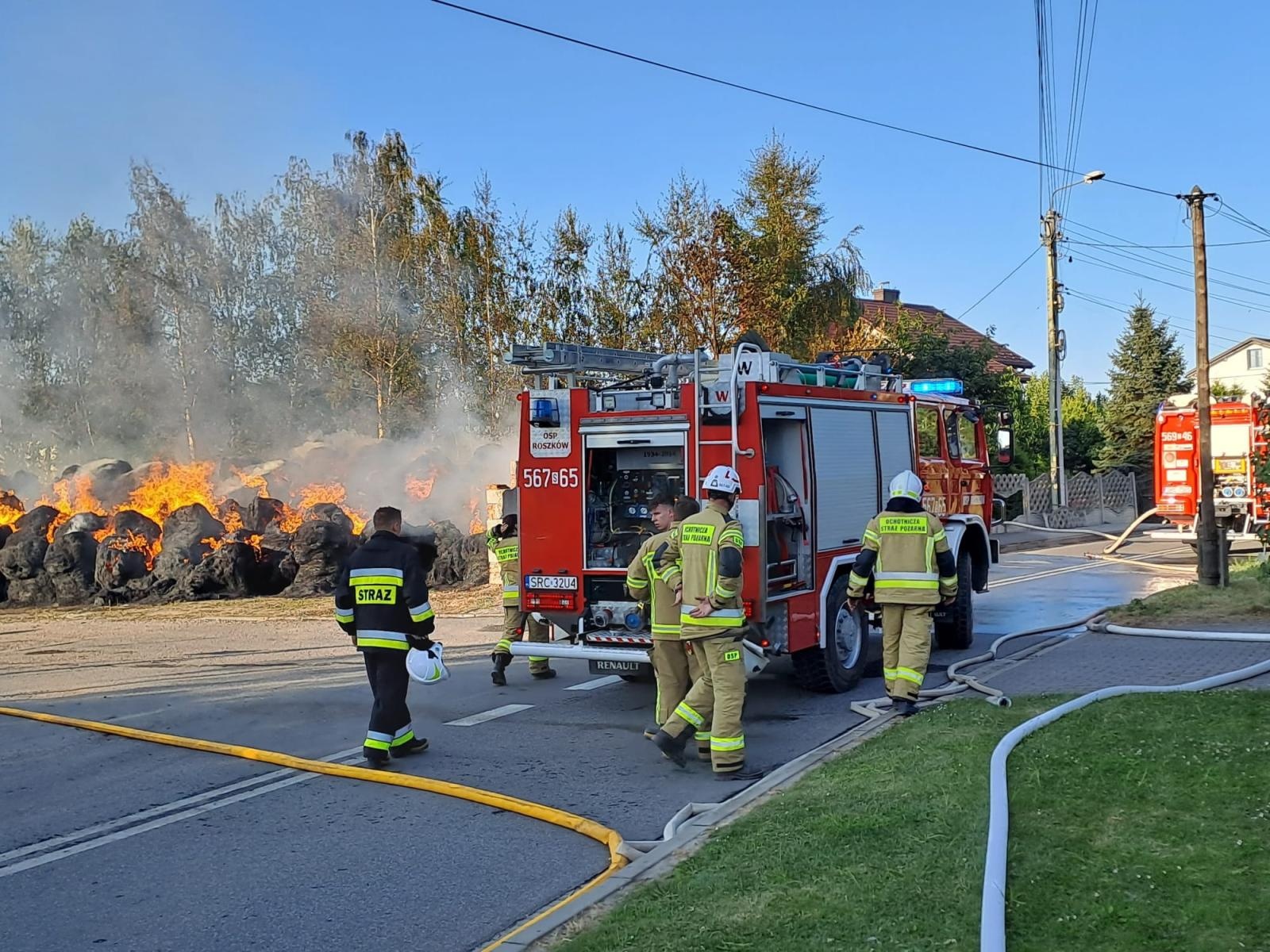 Zdjęcie w galerii na portalu naszraciborz.pl: Ogromny pożar przy Dworcowej w Krzyżanowicach [FOTO i WIDEO] wiadomości z regionu