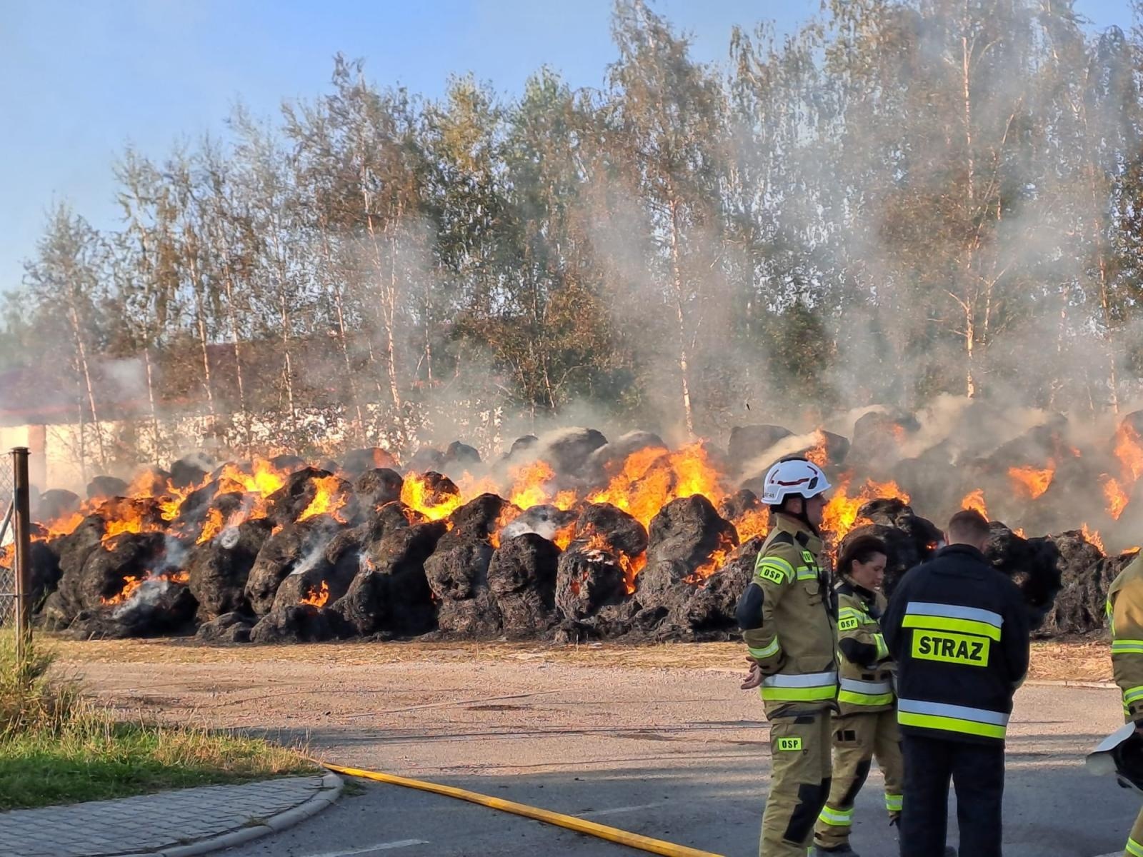 Zdjęcie w galerii na portalu naszraciborz.pl: Ogromny pożar przy Dworcowej w Krzyżanowicach [FOTO i WIDEO] wiadomości z regionu