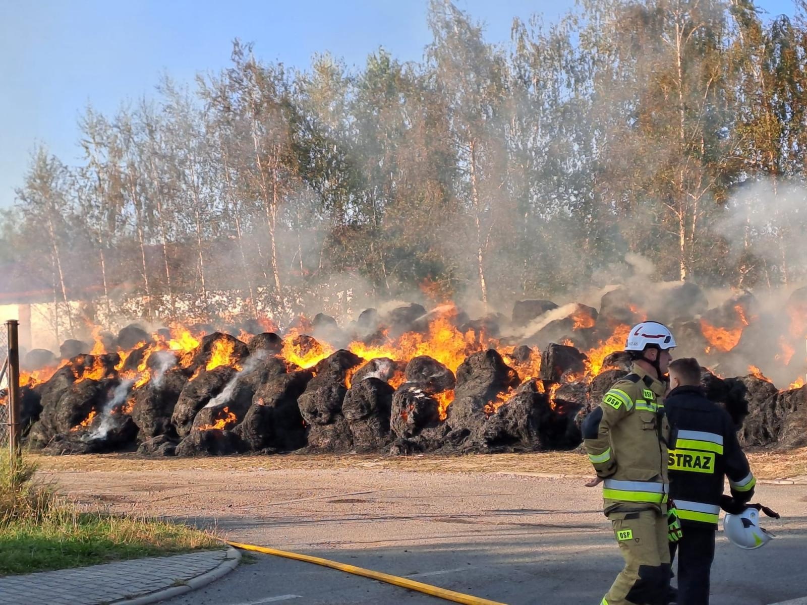 Zdjęcie w galerii na portalu naszraciborz.pl: Ogromny pożar przy Dworcowej w Krzyżanowicach [FOTO i WIDEO] wiadomości z regionu
