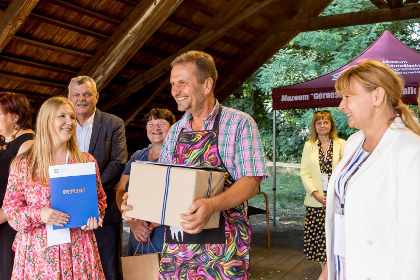 Zdjęcie w galerii na portalu naszraciborz.pl: Nasze Kulinarne Dziedzictwo – Smaki Regionów. Potrawy z naszego powiatu z nagrodą wiadomości z regionu