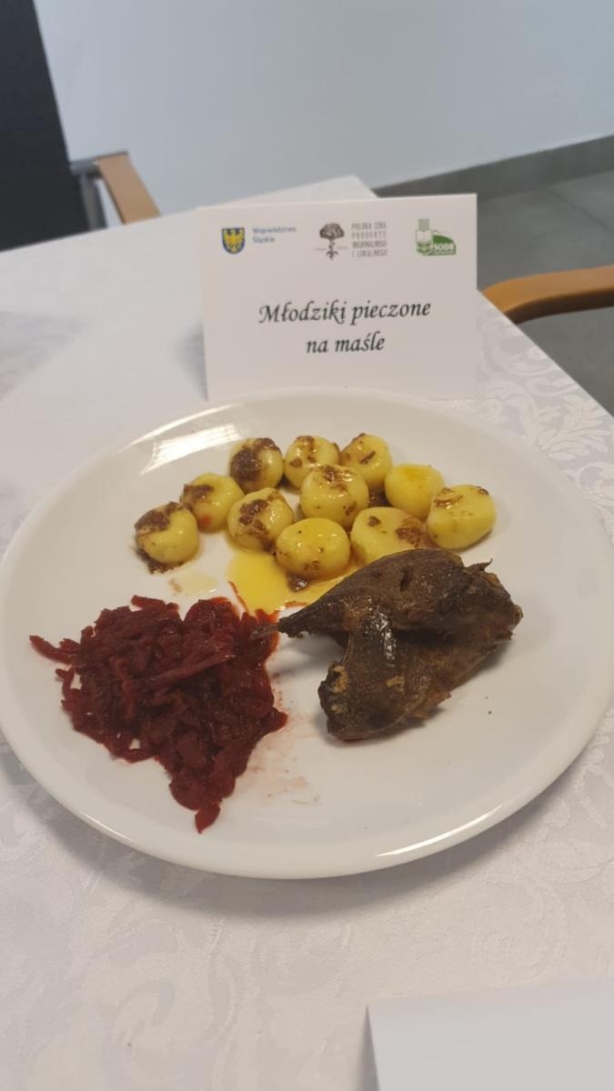 Zdjęcie w galerii na portalu naszraciborz.pl: Nasze Kulinarne Dziedzictwo – Smaki Regionów. Potrawy z naszego powiatu z nagrodą wiadomości z regionu