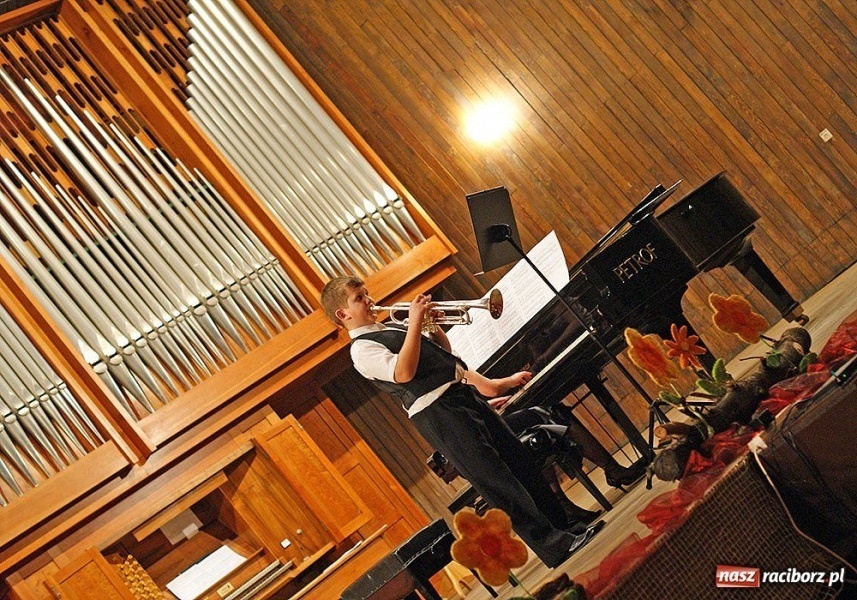 Zdjęcie w galerii na portalu naszraciborz.pl: Wiosnę przywitali muzyką wiadomości z regionu