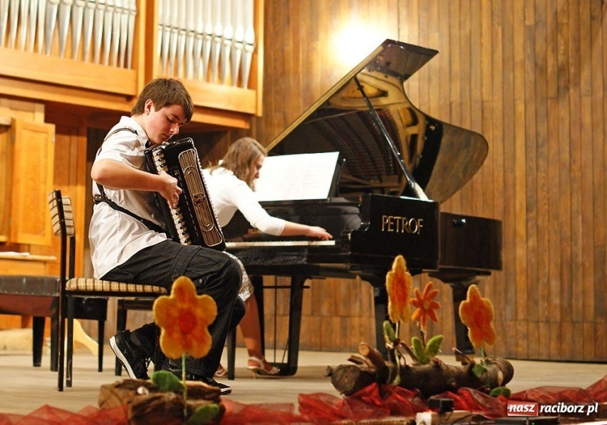 Zdjęcie w galerii na portalu naszraciborz.pl: Wiosnę przywitali muzyką wiadomości z regionu