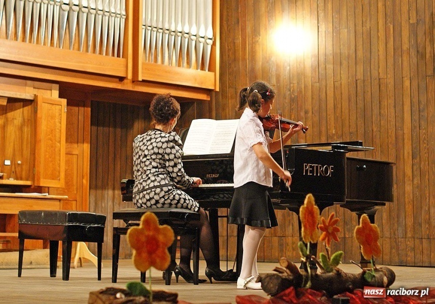 Zdjęcie w galerii na portalu naszraciborz.pl: Wiosnę przywitali muzyką wiadomości z regionu