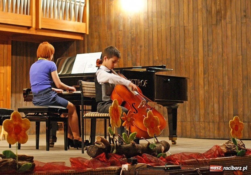 Zdjęcie w galerii na portalu naszraciborz.pl: Wiosnę przywitali muzyką wiadomości z regionu