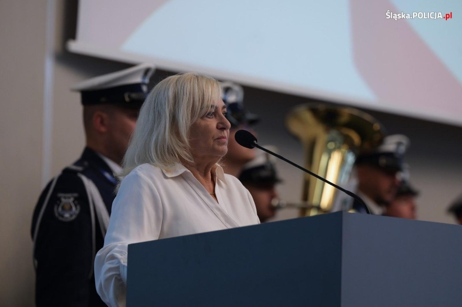 Zdjęcie w galerii na portalu naszraciborz.pl: Uroczysta zbiórka i wyróżnienia dla policjantów i pracowników wiadomości z regionu